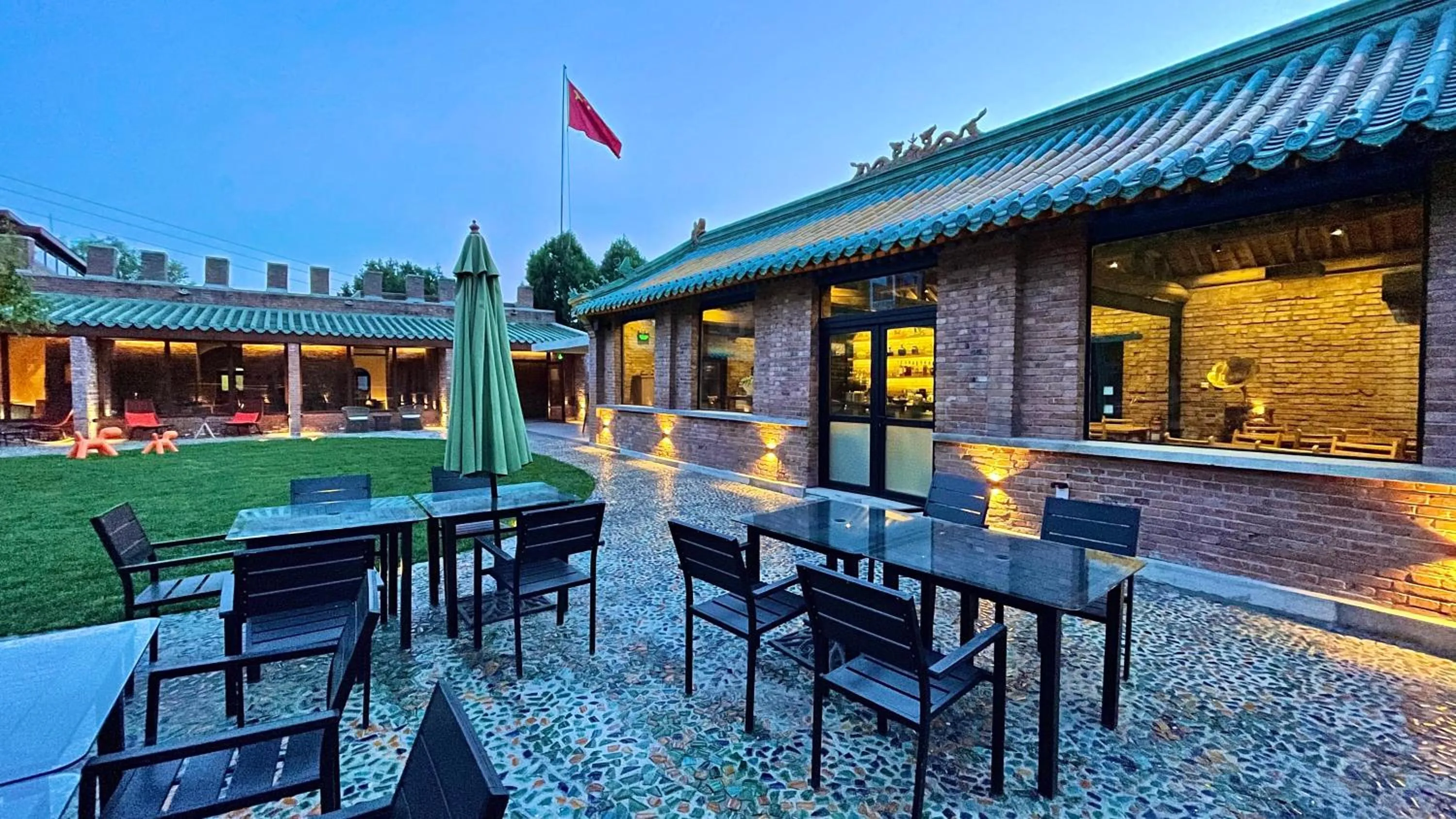 Garden in Brickyard Retreat at Mutianyu Great Wall Adjoin to Mutianyu Great Wall - Room with the View of Great Wall - Jacuzzi with the View of Great Wall - Vehicle Shuttle Service - International Catering - SPA& Nail Beauty Facilities