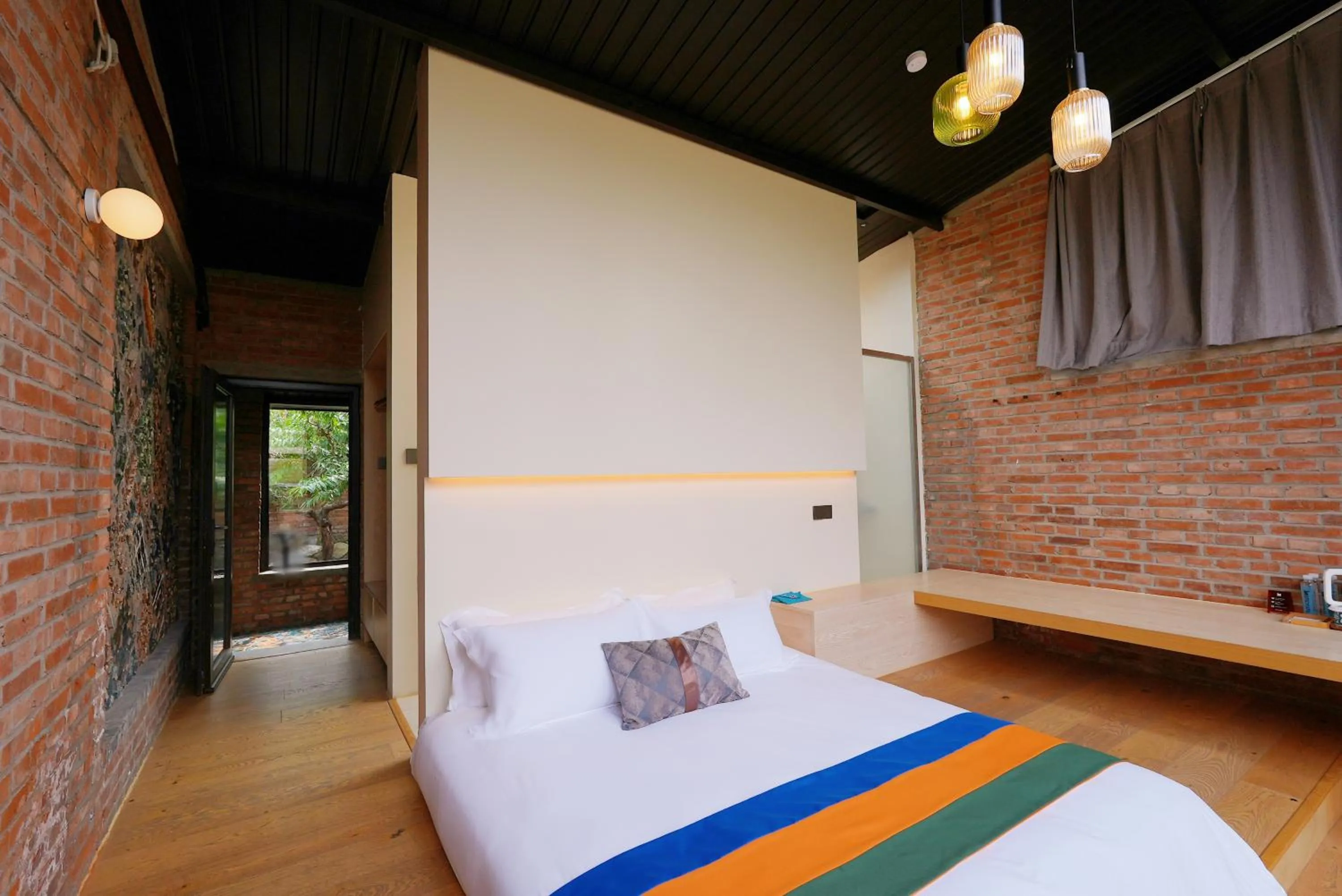 Bed in Brickyard Retreat at Mutianyu Great Wall Adjoin to Mutianyu Great Wall - Room with the View of Great Wall - Jacuzzi with the View of Great Wall - Vehicle Shuttle Service - International Catering - SPA& Nail Beauty Facilities