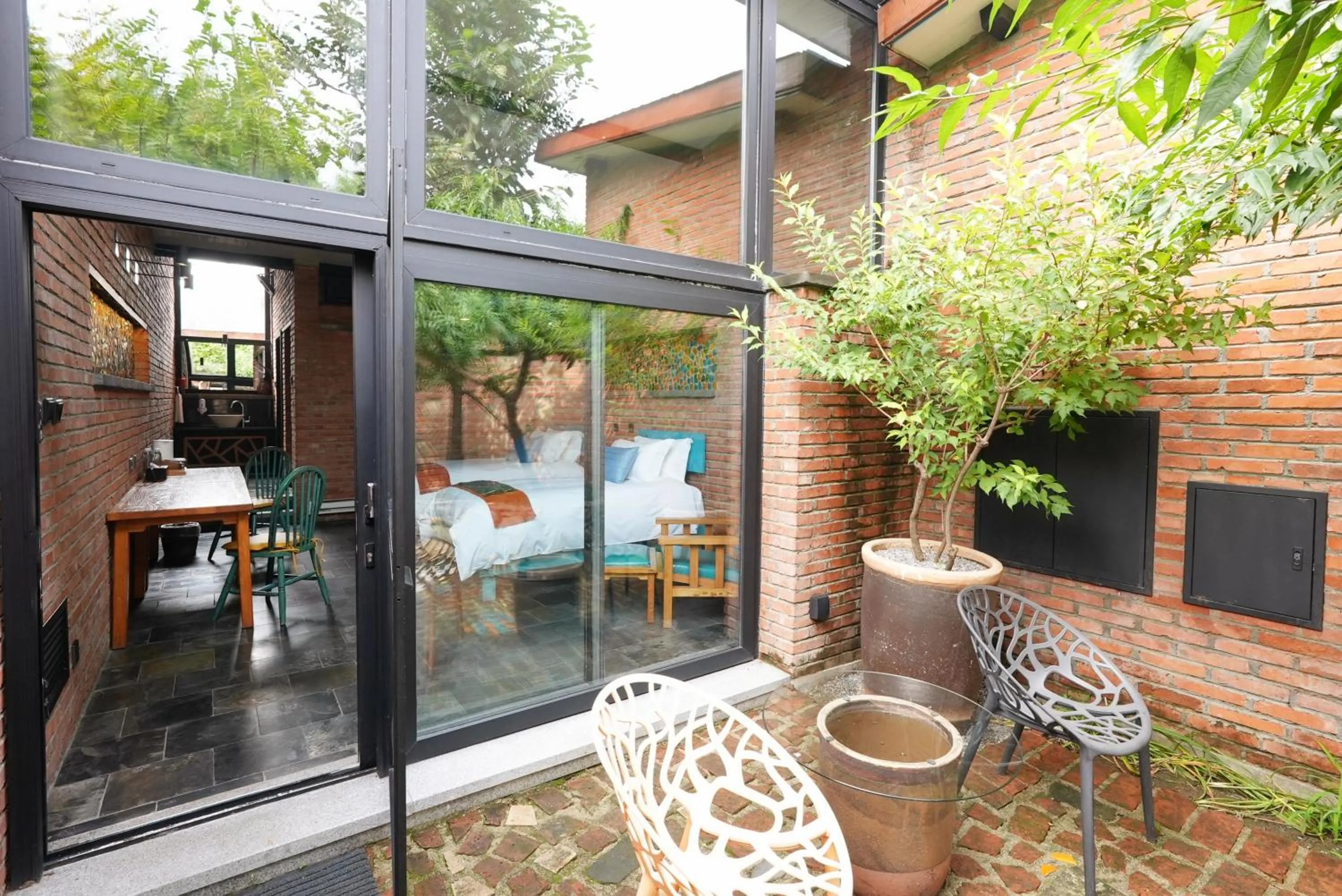 Garden view in Brickyard Retreat at Mutianyu Great Wall Adjoin to Mutianyu Great Wall - Room with the View of Great Wall - Jacuzzi with the View of Great Wall - Vehicle Shuttle Service - International Catering - SPA& Nail Beauty Facilities