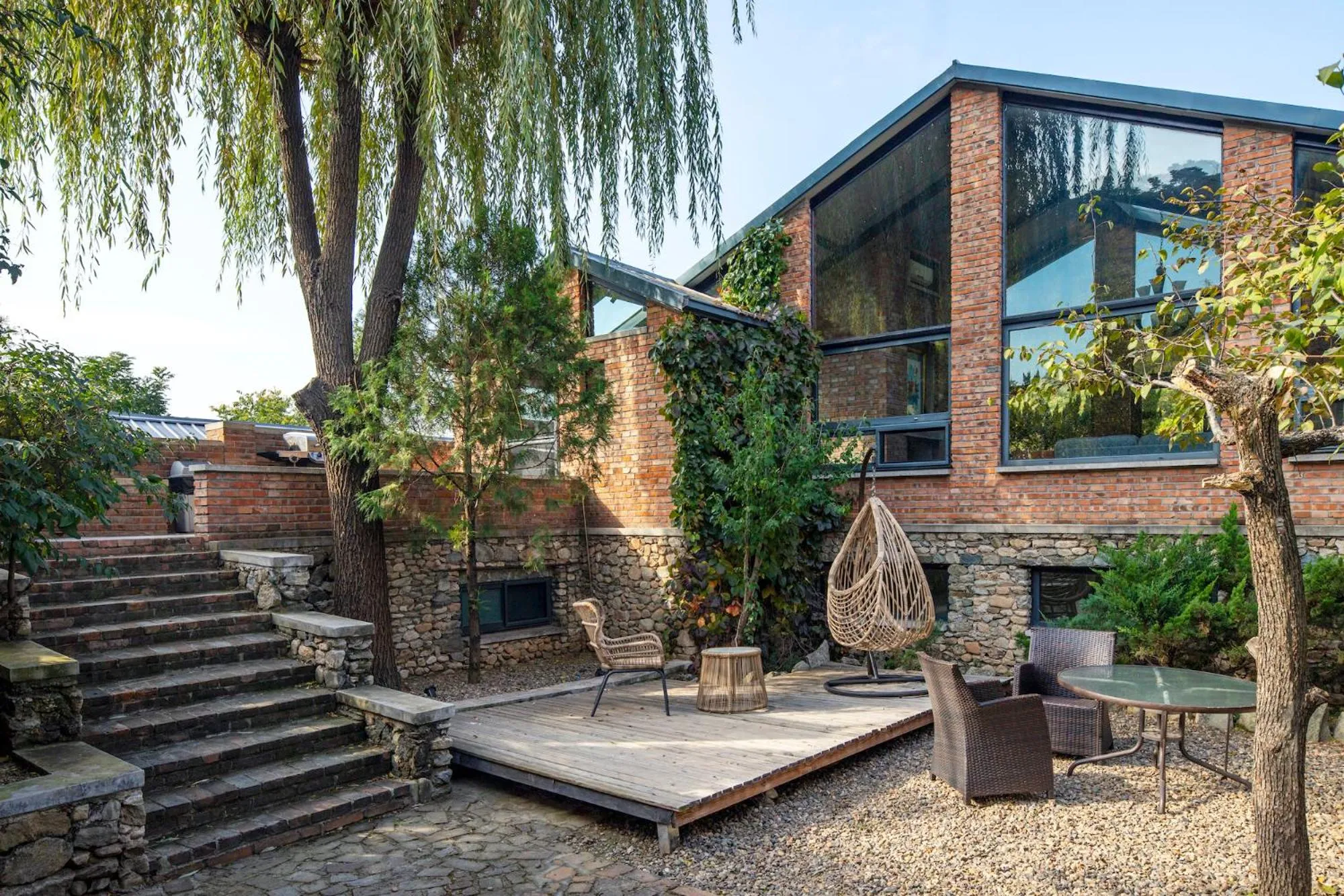 Property building in Brickyard Retreat at Mutianyu Great Wall Adjoin to Mutianyu Great Wall - Room with the View of Great Wall - Jacuzzi with the View of Great Wall - Vehicle Shuttle Service - International Catering - SPA& Nail Beauty Facilities