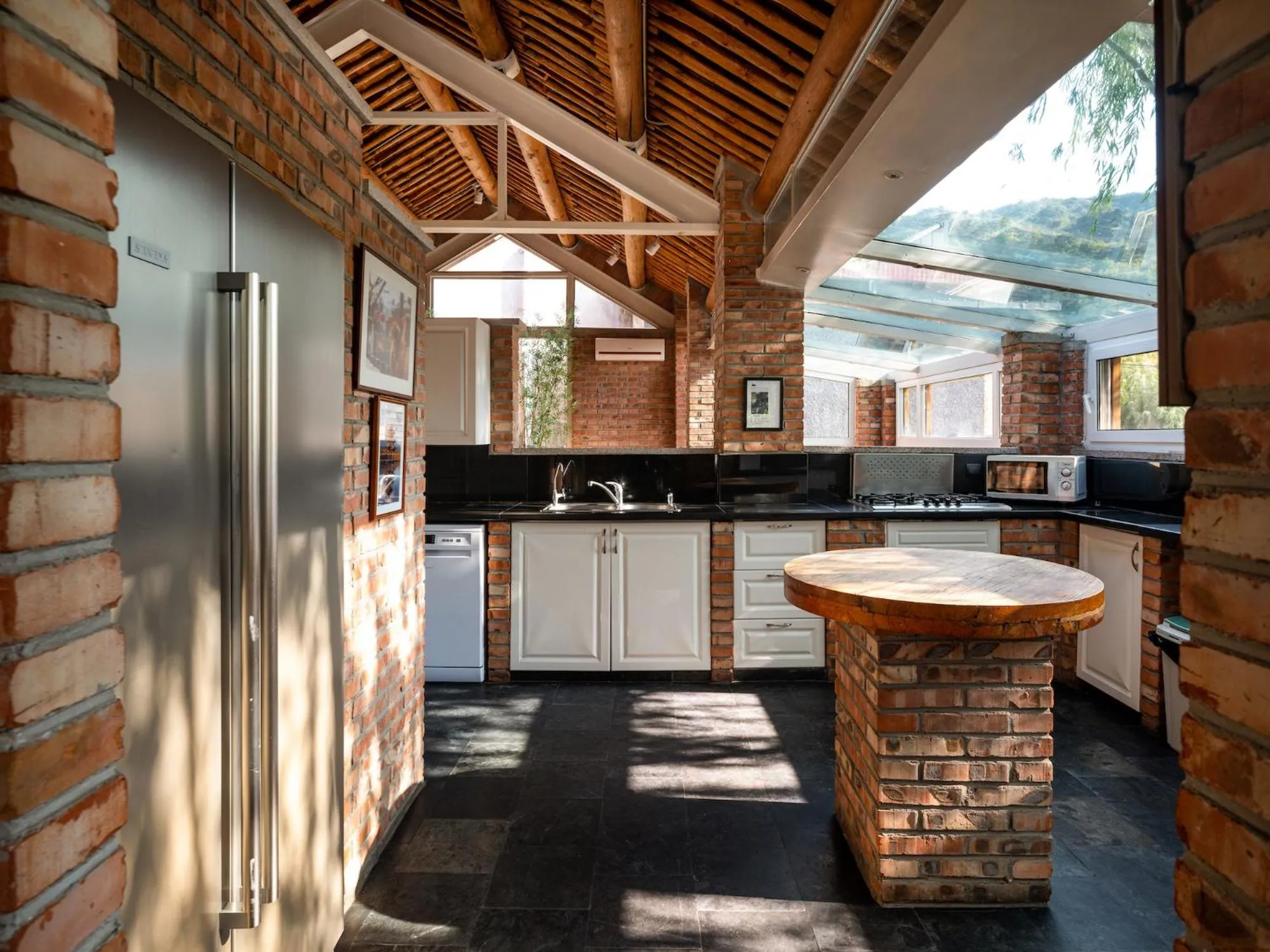 Kitchen or kitchenette in Brickyard Retreat at Mutianyu Great Wall Adjoin to Mutianyu Great Wall - Room with the View of Great Wall - Jacuzzi with the View of Great Wall - Vehicle Shuttle Service - International Catering - SPA& Nail Beauty Facilities