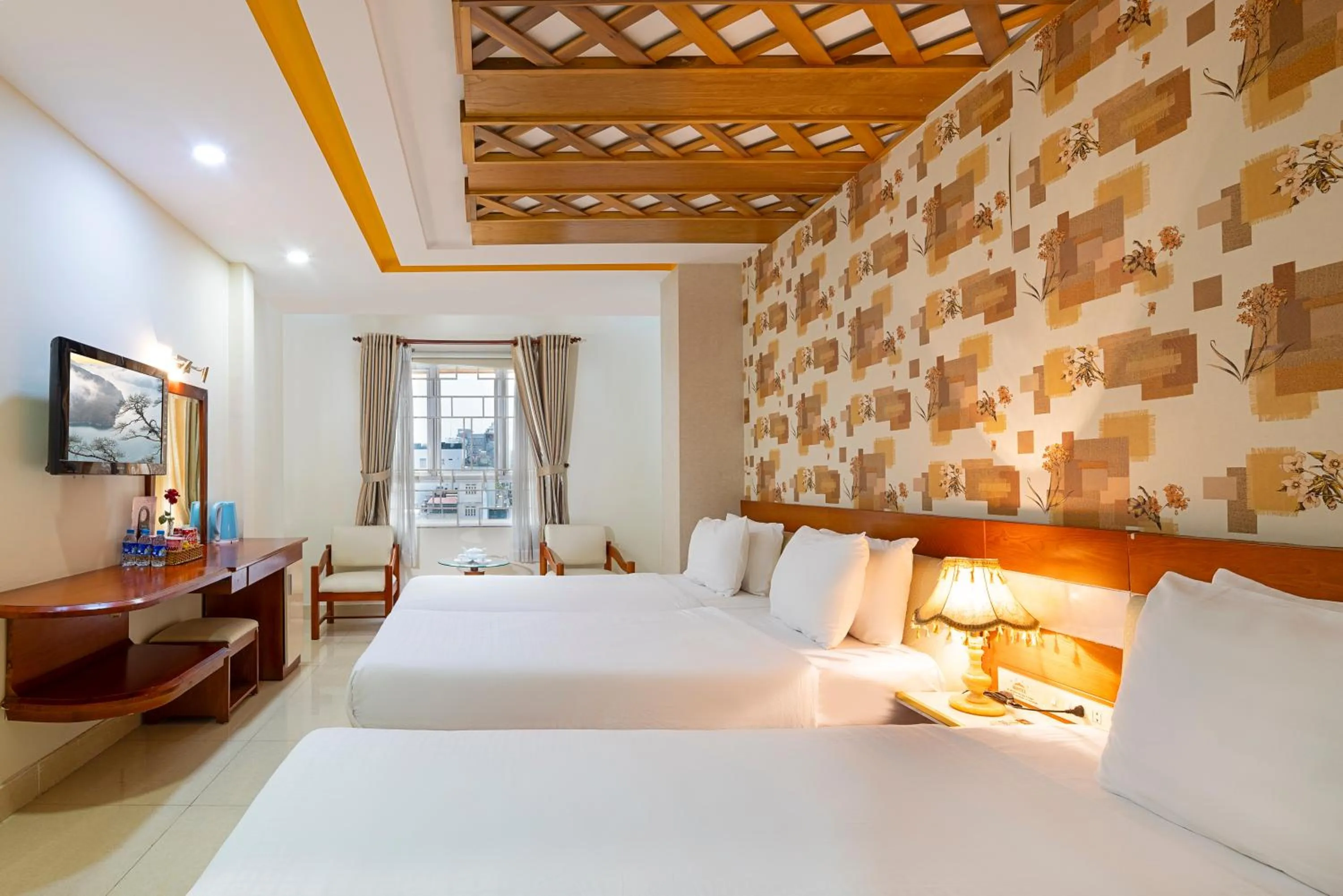 Photo of the whole room, Bed in Boss Palace Hotel