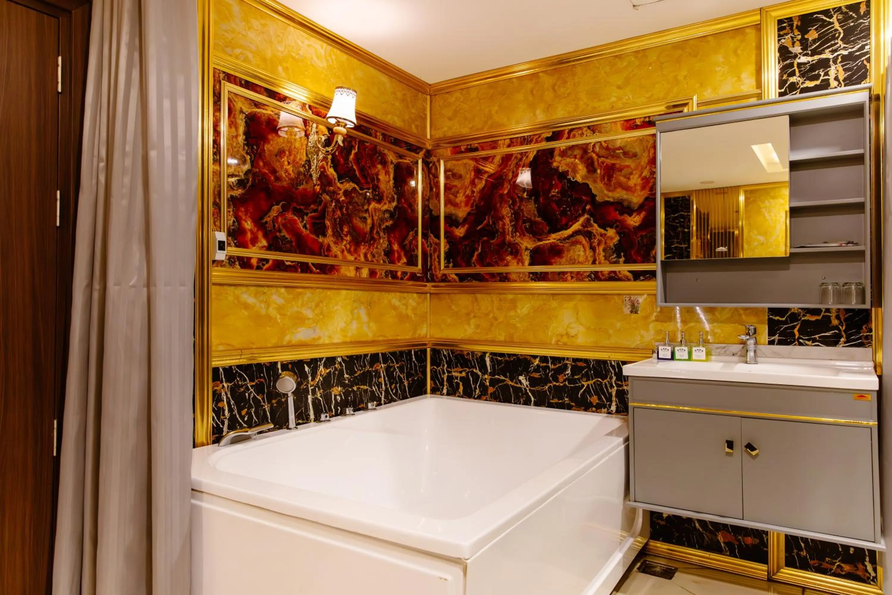 Bathroom in Boss Palace Hotel