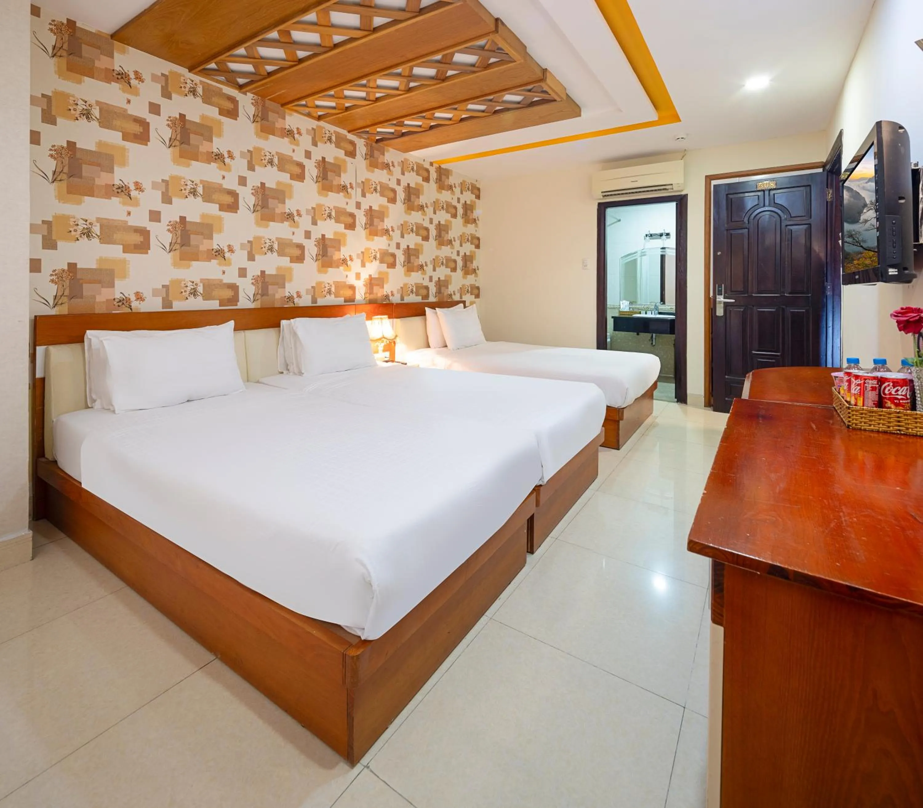 Photo of the whole room, Bed in Boss Palace Hotel