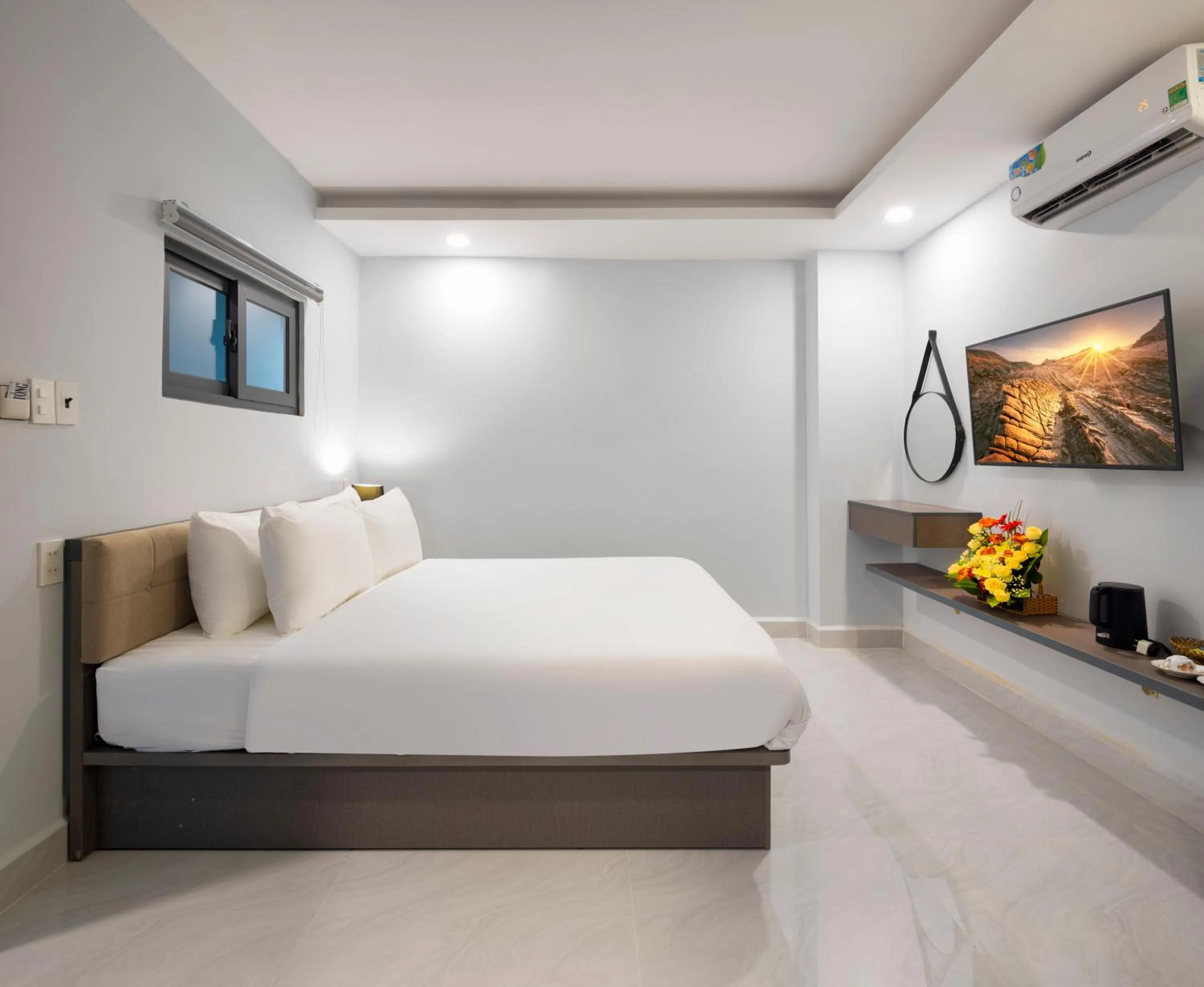 Photo of the whole room, Bed in Boss Palace Hotel