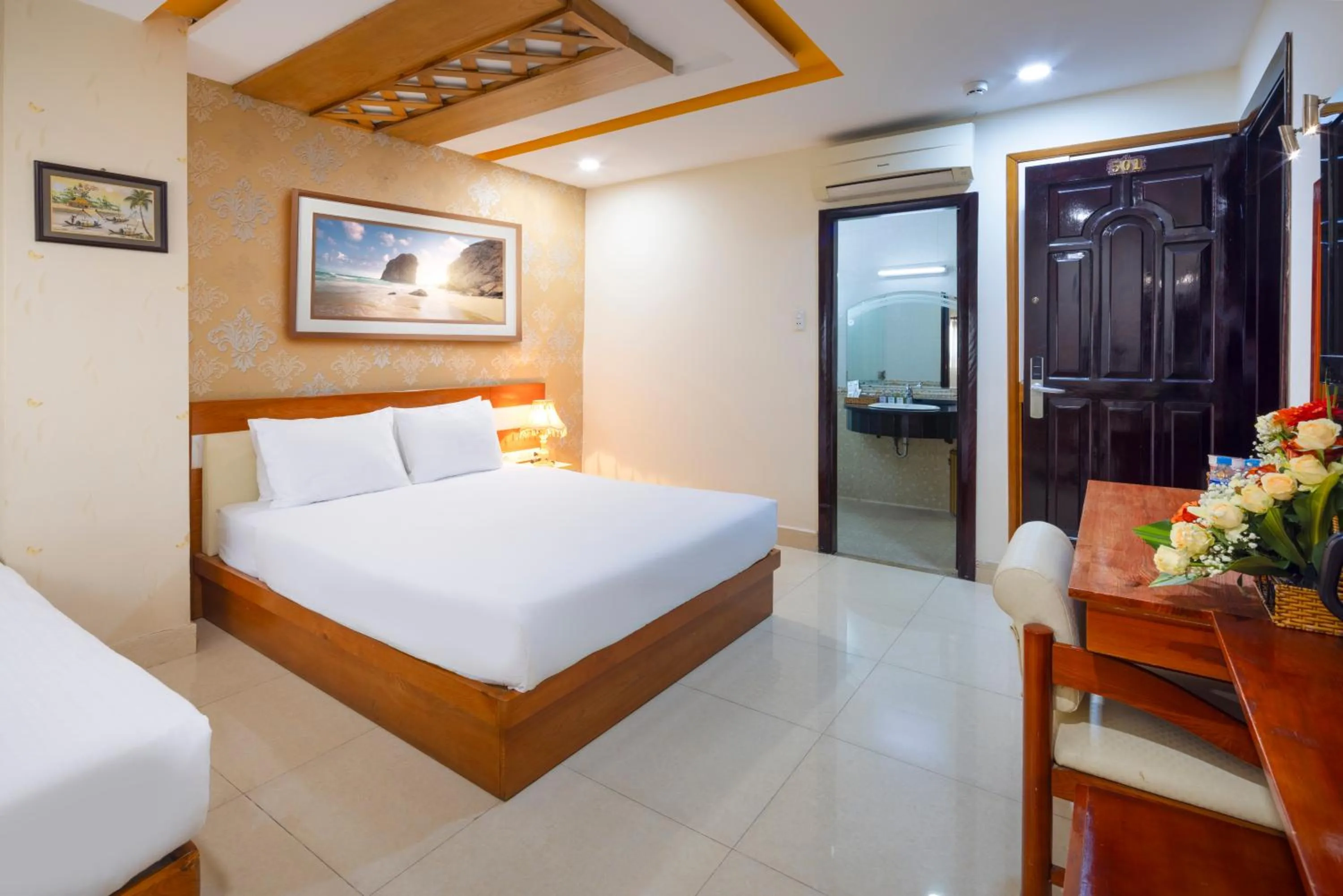 Photo of the whole room, Bed in Boss Palace Hotel