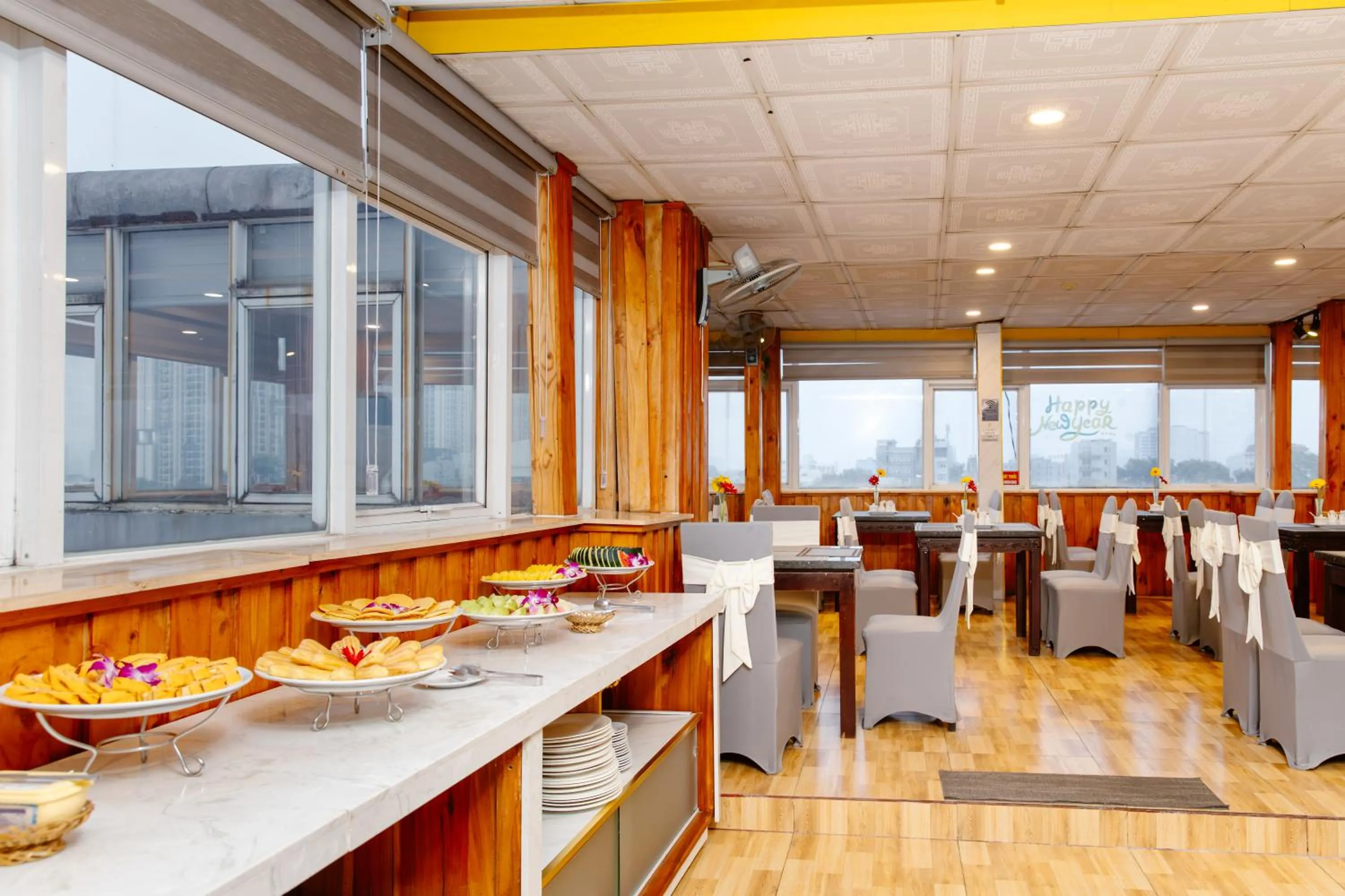 Restaurant/places to eat in Boss Palace Hotel