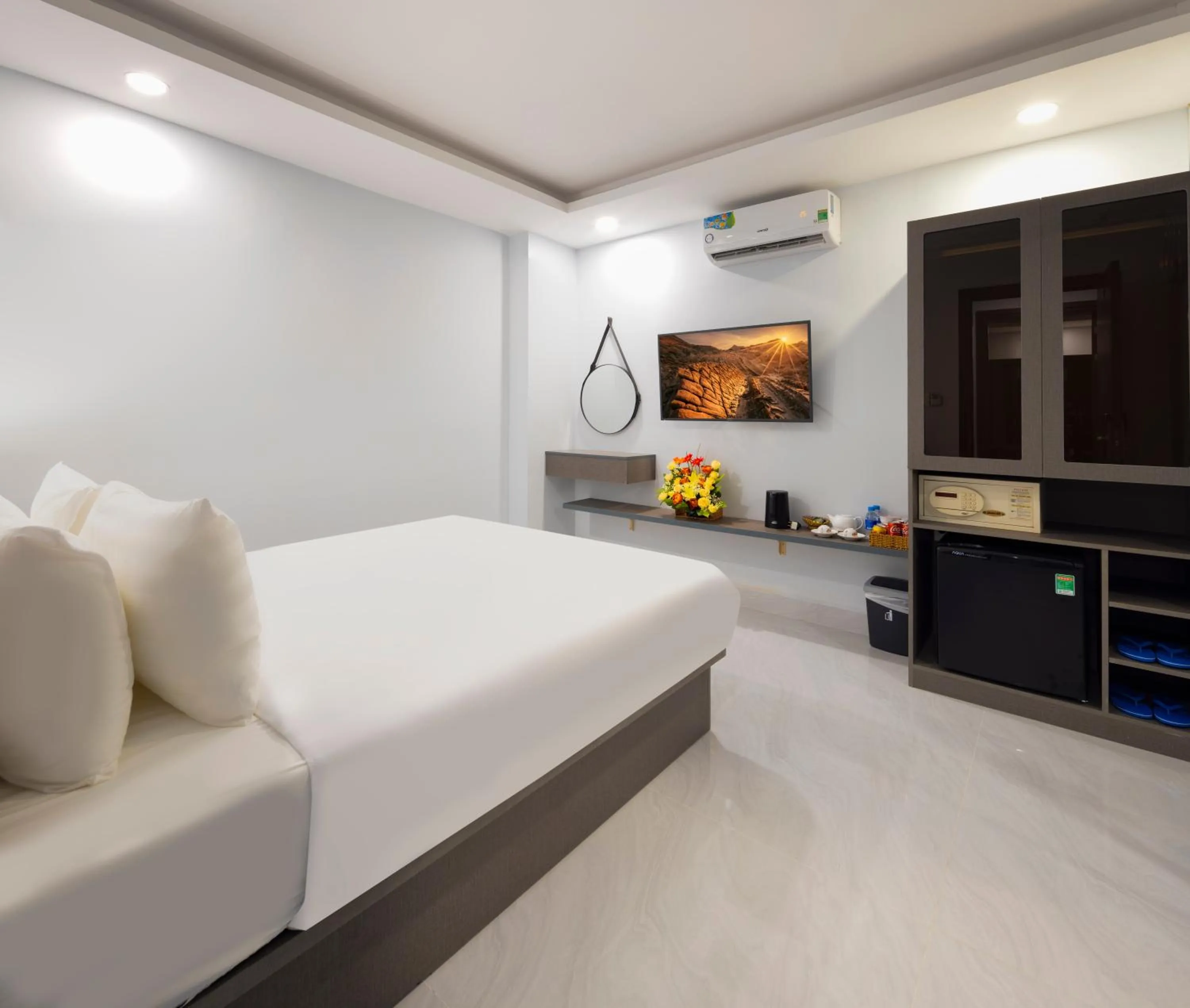 Photo of the whole room, Bed in Boss Palace Hotel