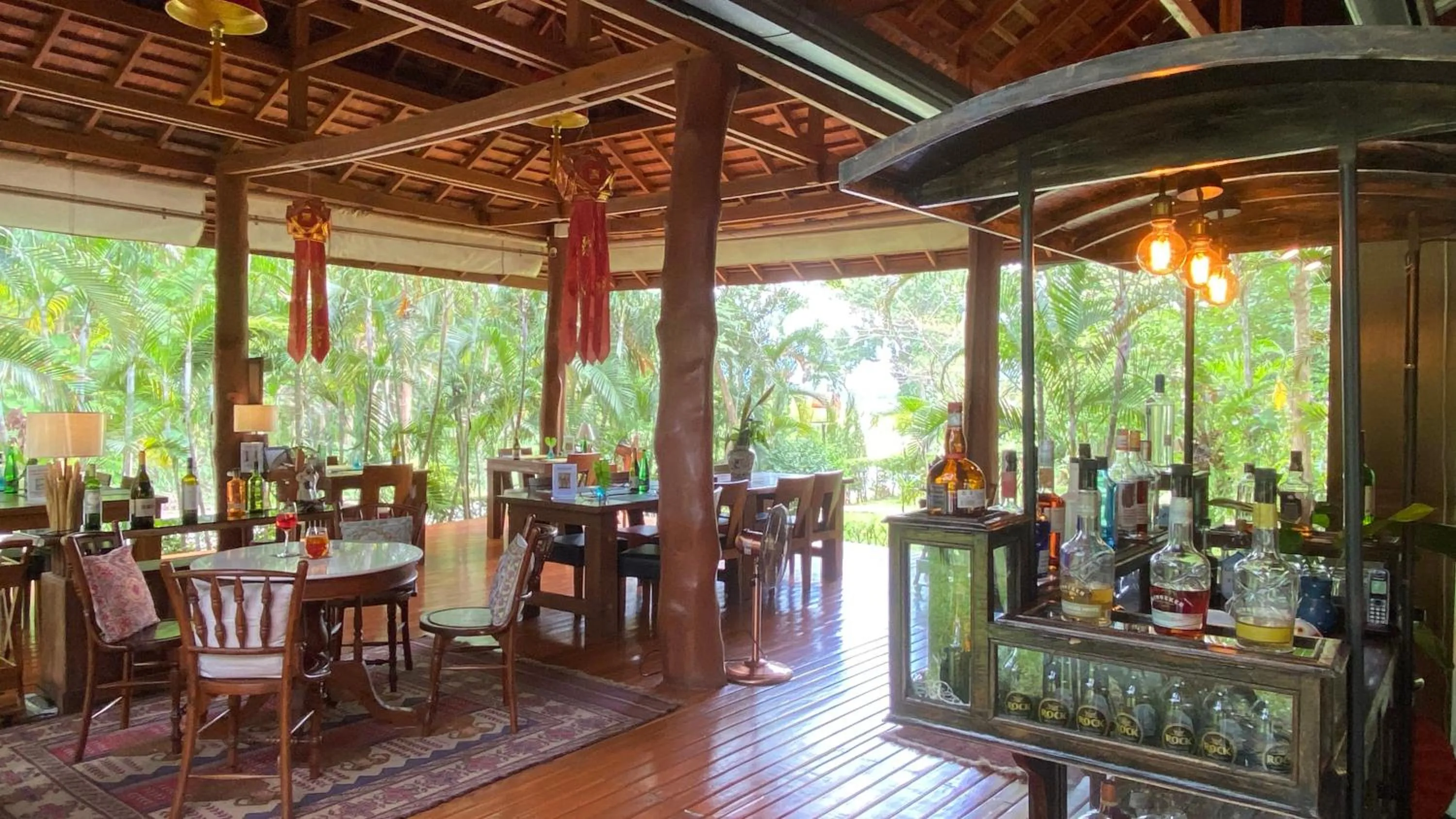 Restaurant/places to eat in Nan Seasons Boutique Resort