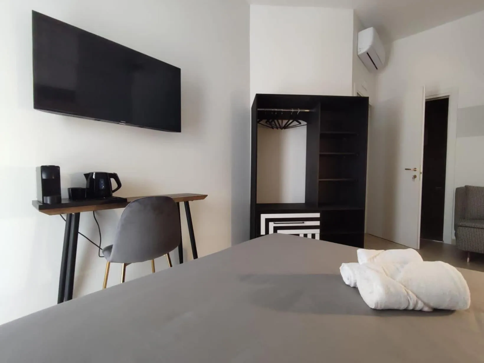 Bed in MATTEOTTI ROOMS