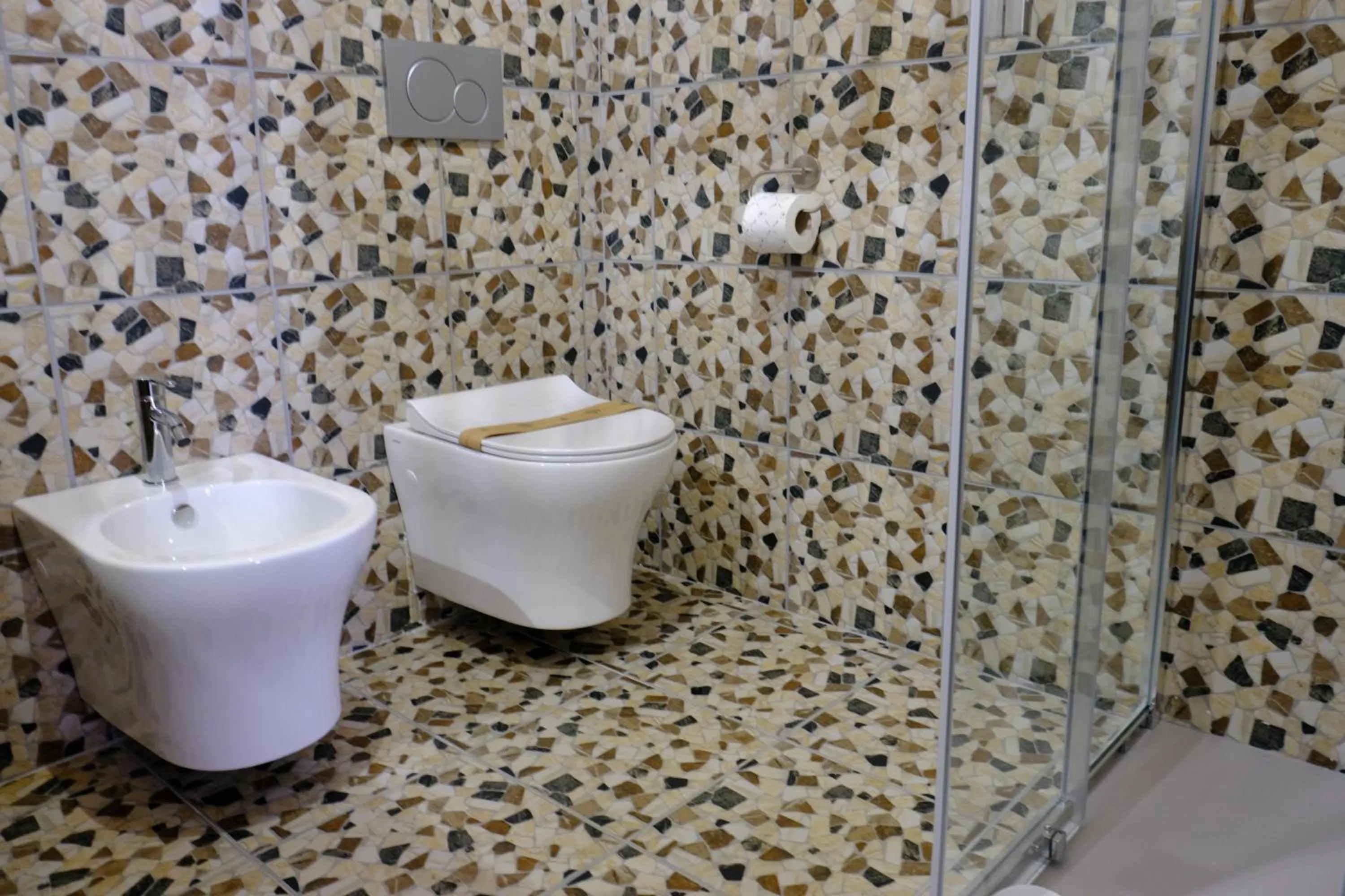 Toilet in MATTEOTTI ROOMS