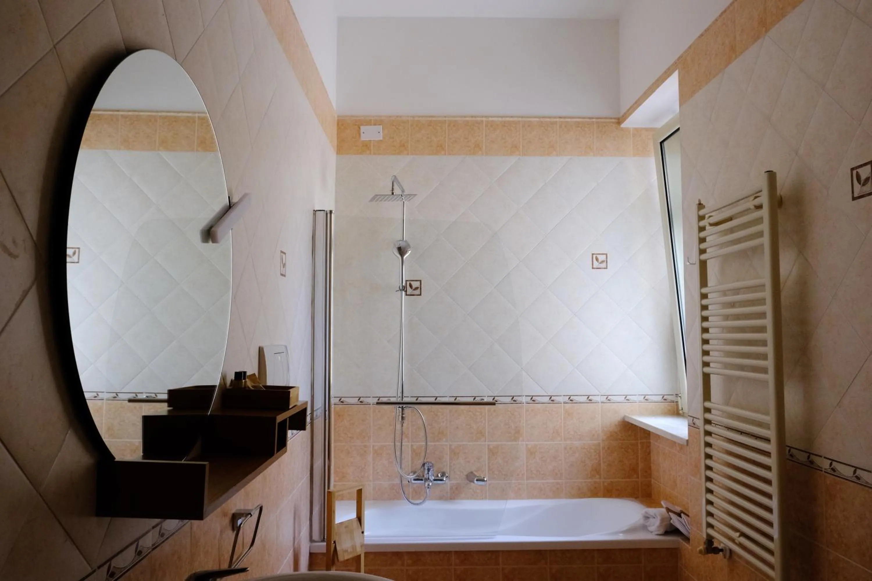 Shower in MATTEOTTI ROOMS