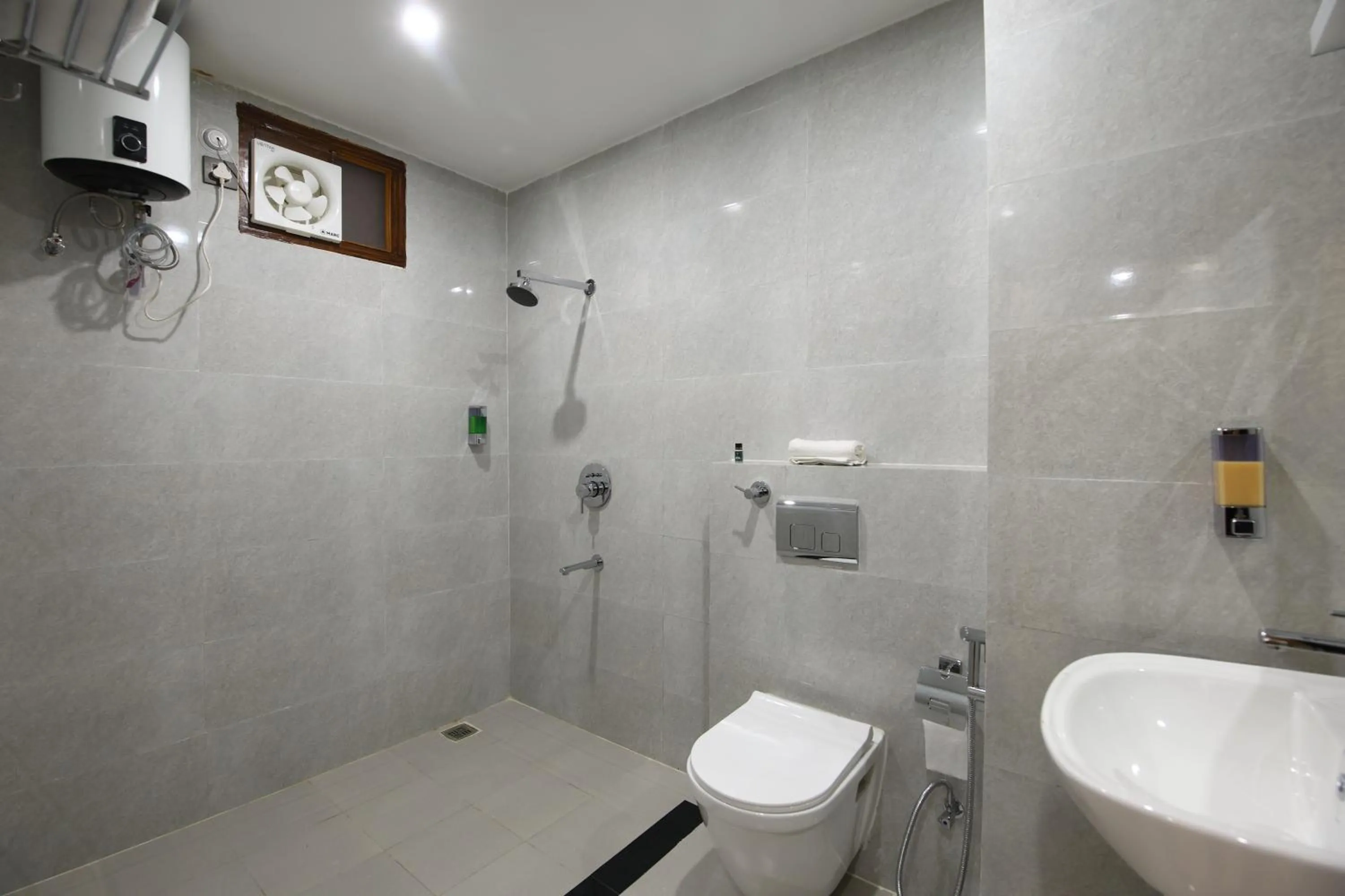 Toilet in Hotel Mahadev Rishikesh