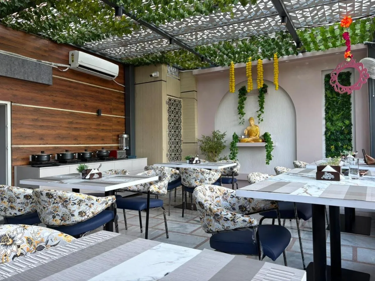 Restaurant/places to eat in Hotel Mahadev Rishikesh