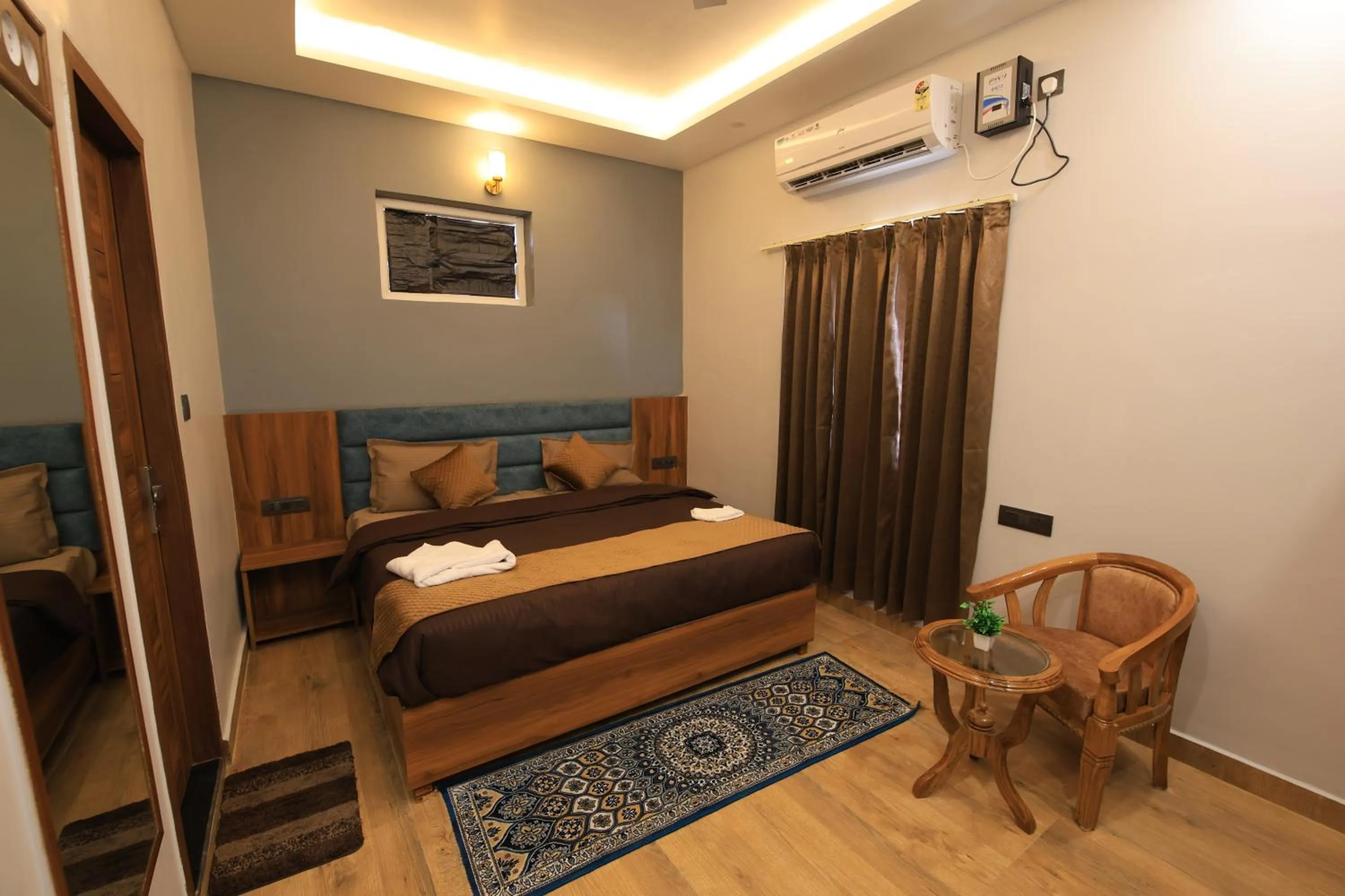 Bed in Hotel Mahadev Rishikesh