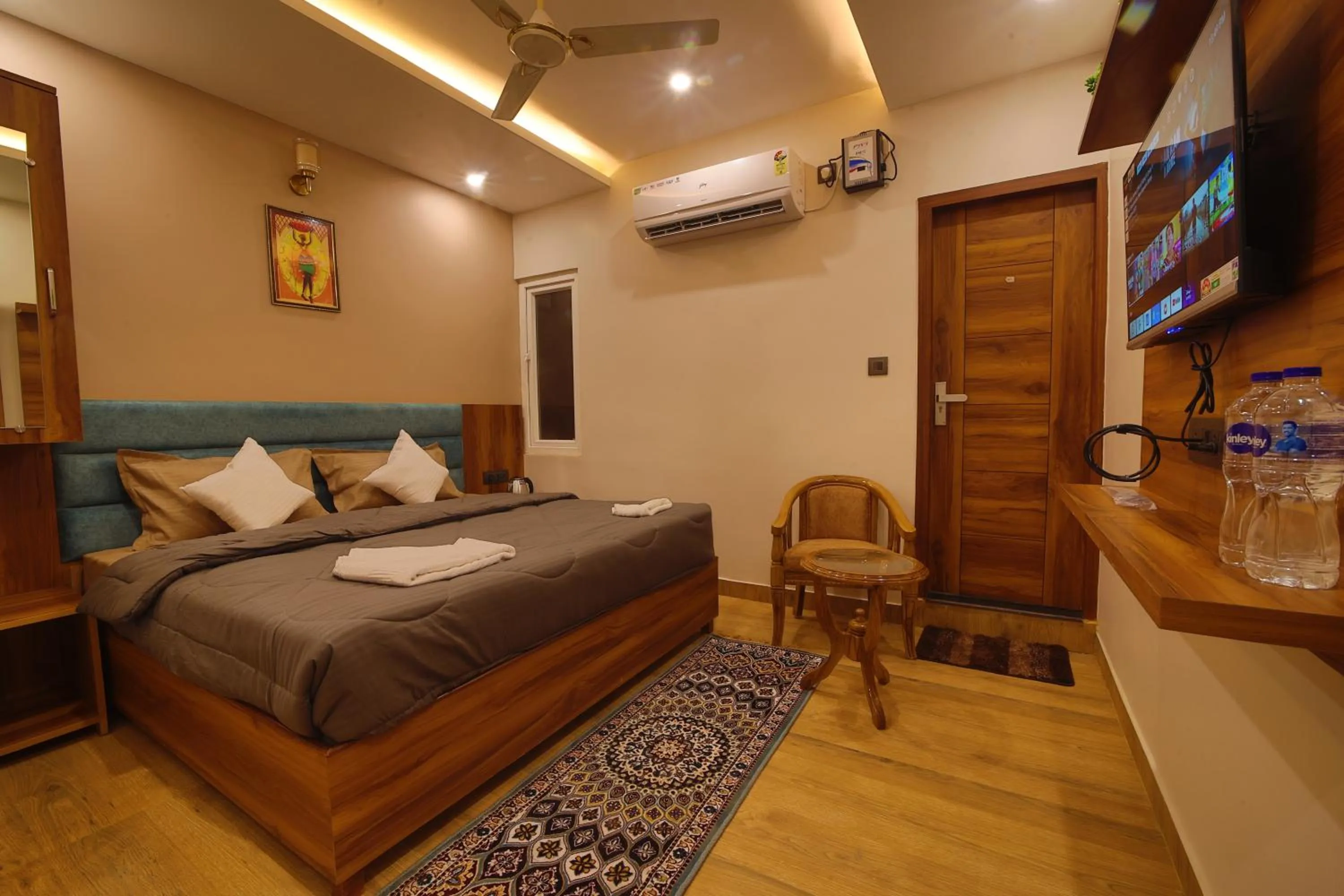 Bedroom, Bed in Hotel Mahadev Rishikesh
