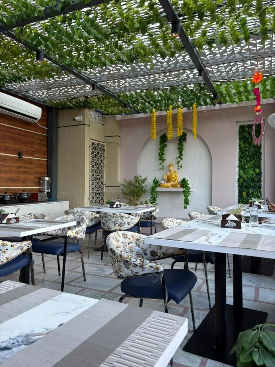 Restaurant/places to eat in Hotel Mahadev Rishikesh