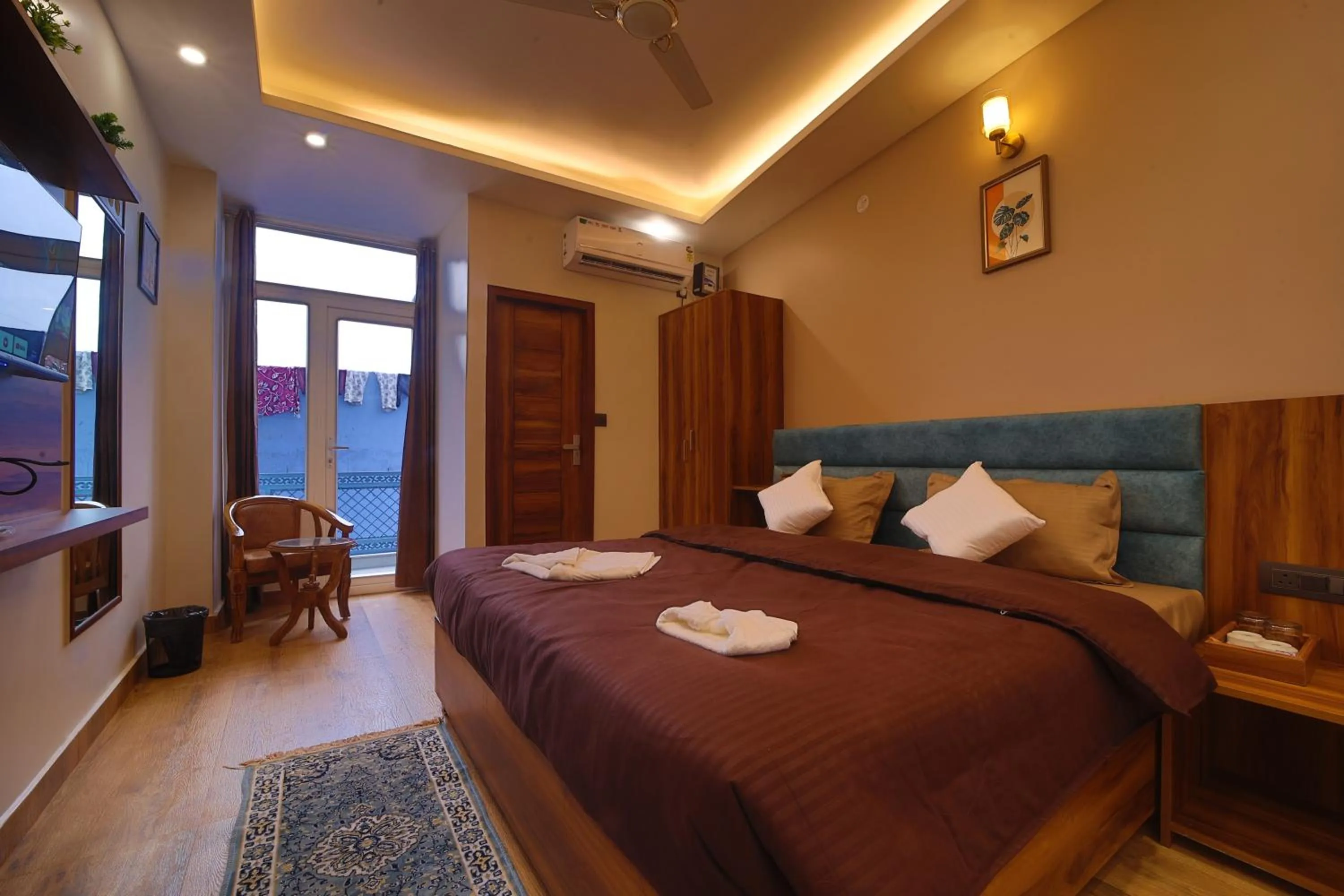 Bedroom, Bed in Hotel Mahadev Rishikesh