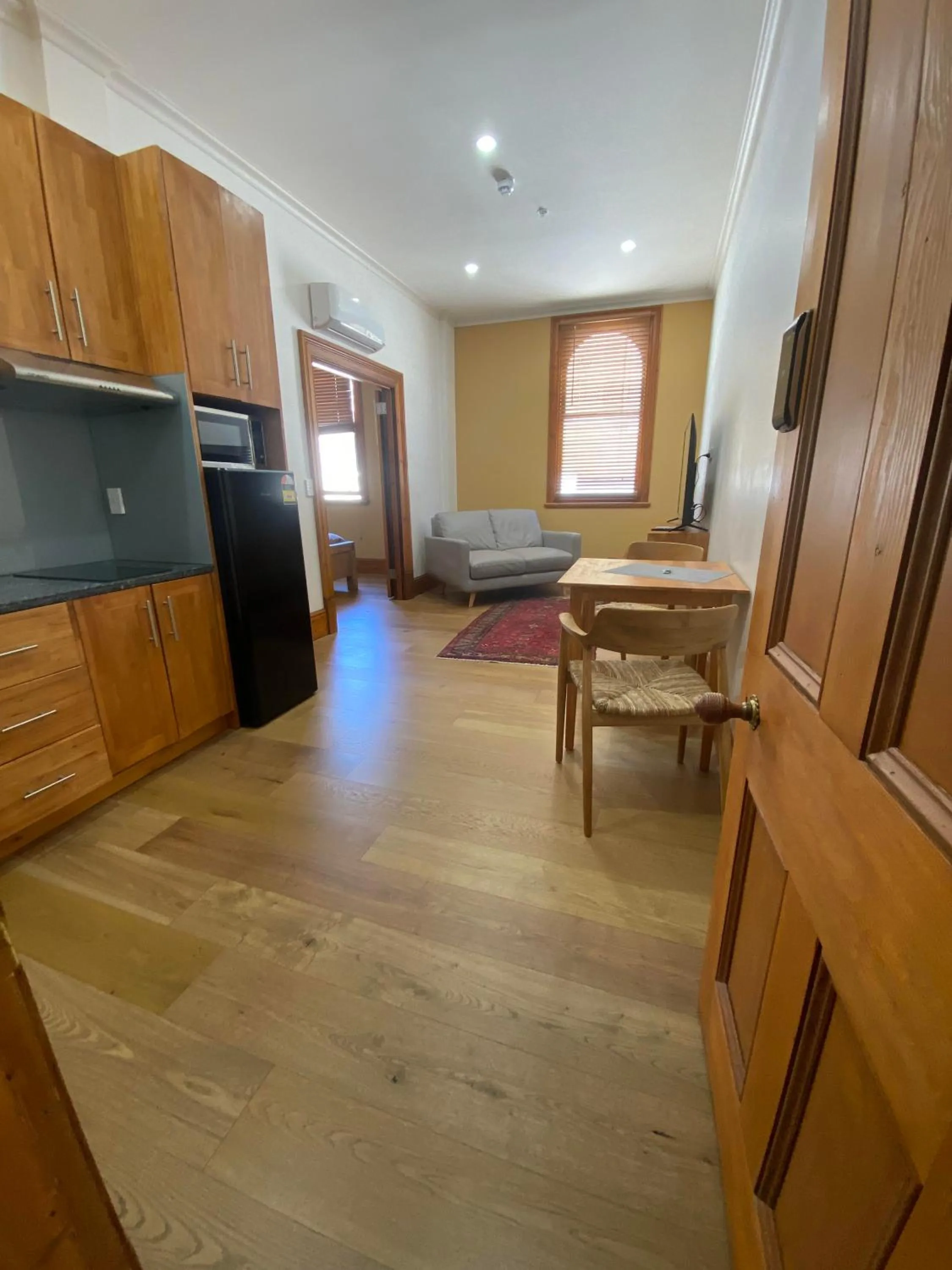 Kitchen or kitchenette in RIALTO SUITES Fremantle