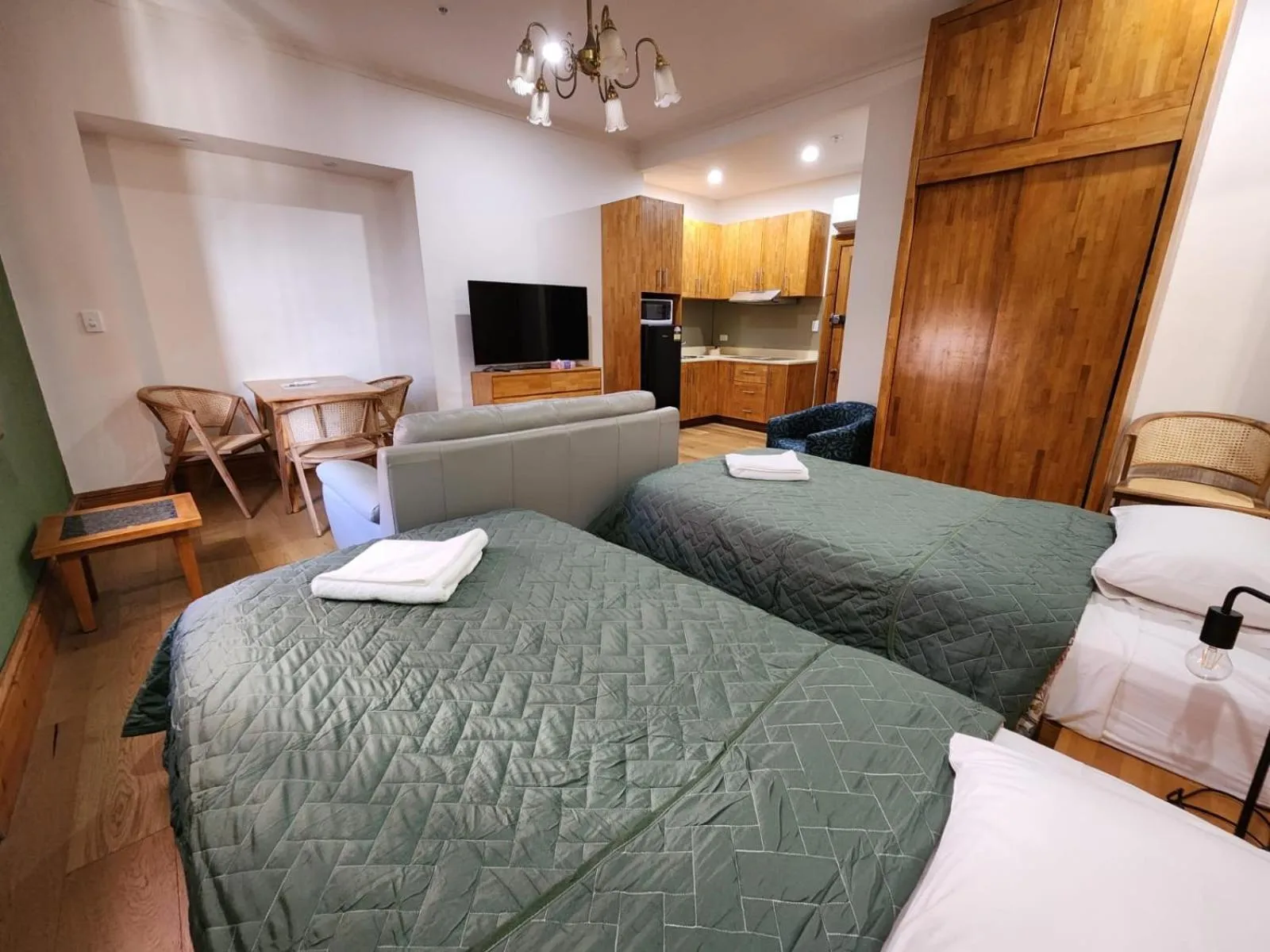 Communal lounge/ TV room, Bed in RIALTO SUITES Fremantle