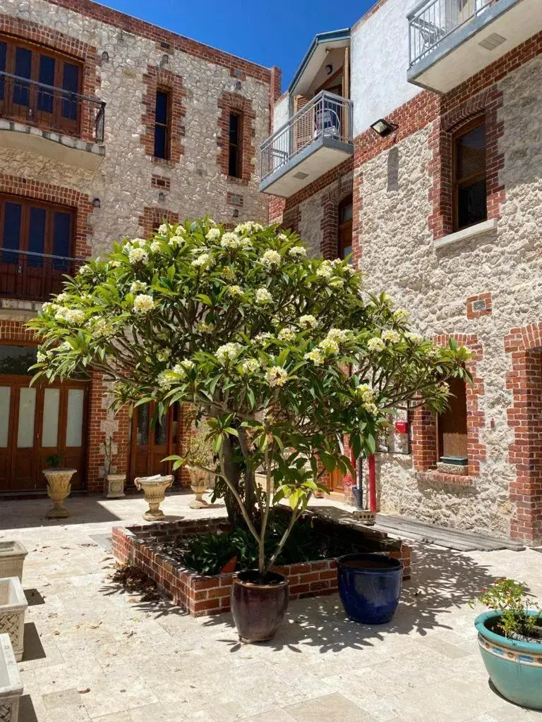 Studio with Garden View in RIALTO SUITES Fremantle Studio with Garden View in RIALTO SUITES Fremantle