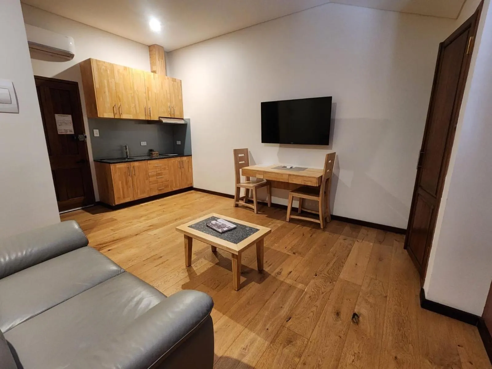 Kitchen or kitchenette in RIALTO SUITES Fremantle