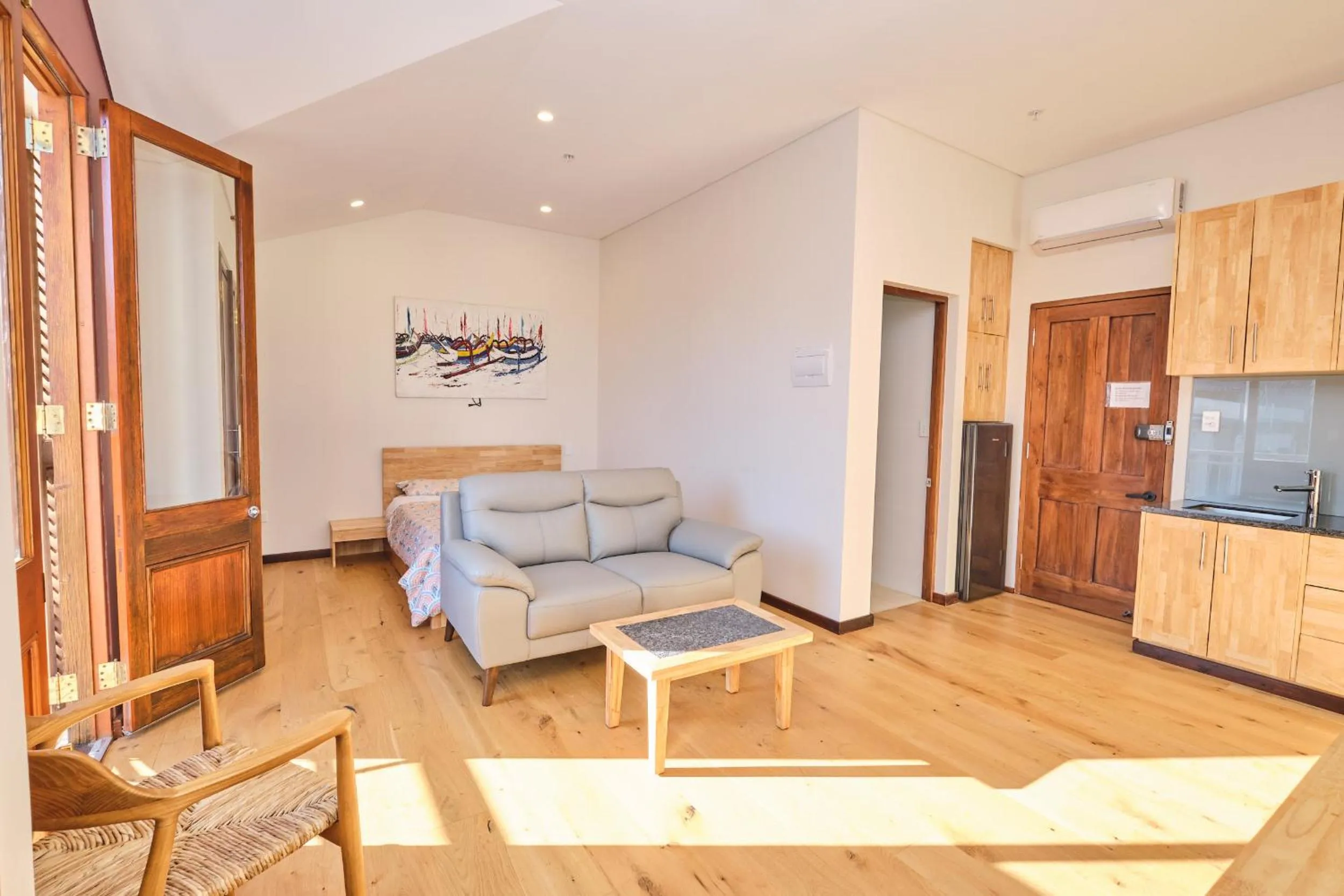 Photo of the whole room in RIALTO SUITES Fremantle