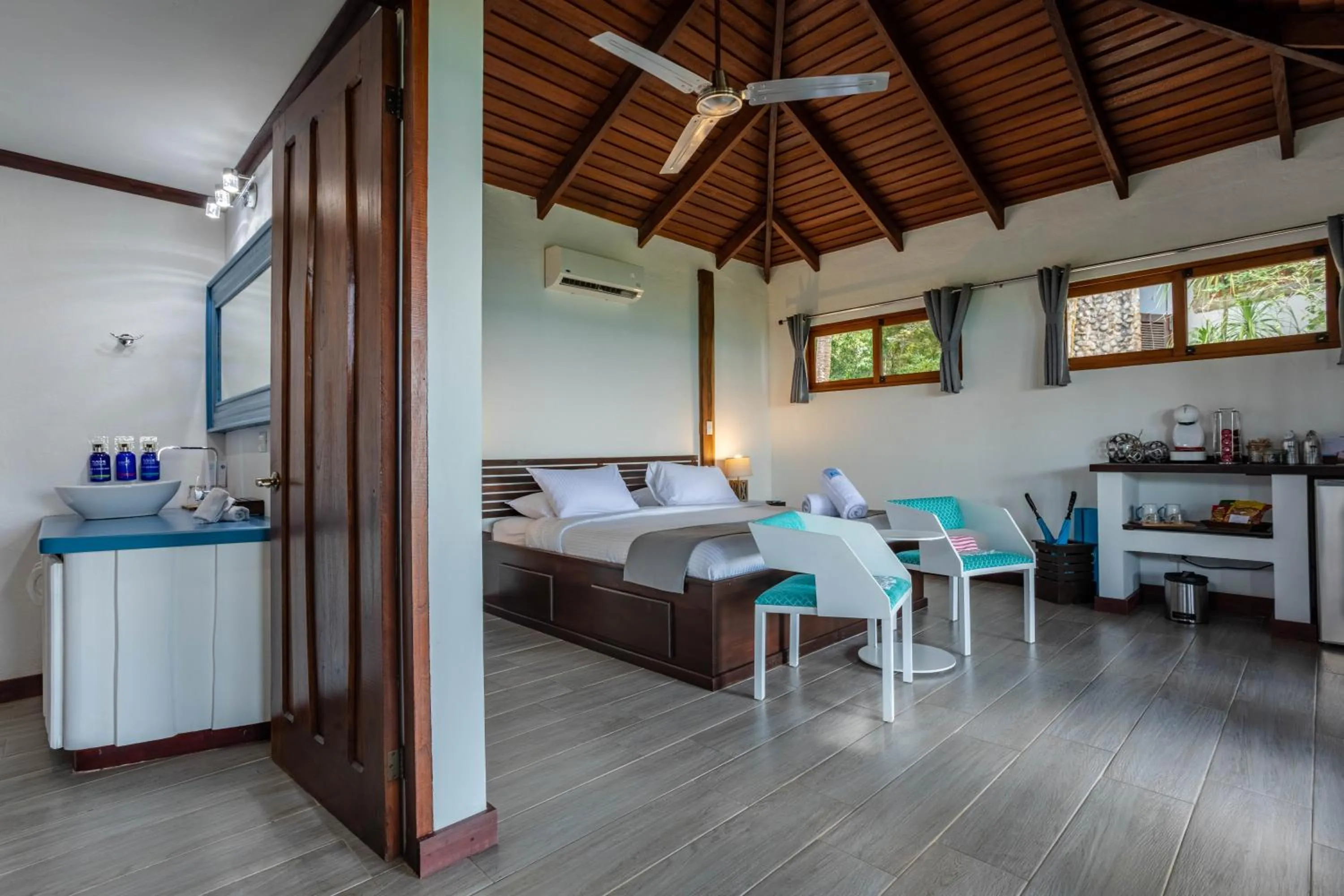 Bed in The Tranquilo Lodge, Adult Only, All meals included