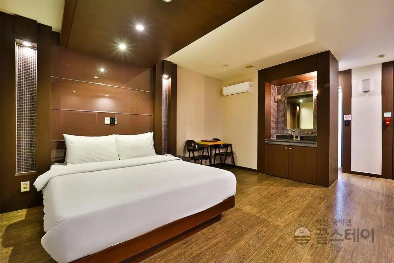 Superior Double Room in Hotel Airport June Superior Double Room in Hotel Airport June