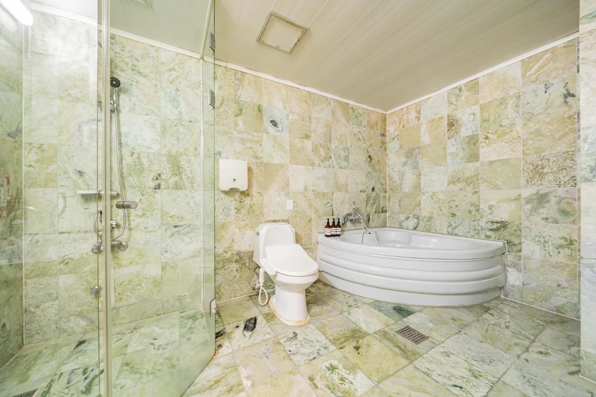 Bath in incheon Airport Hotel June