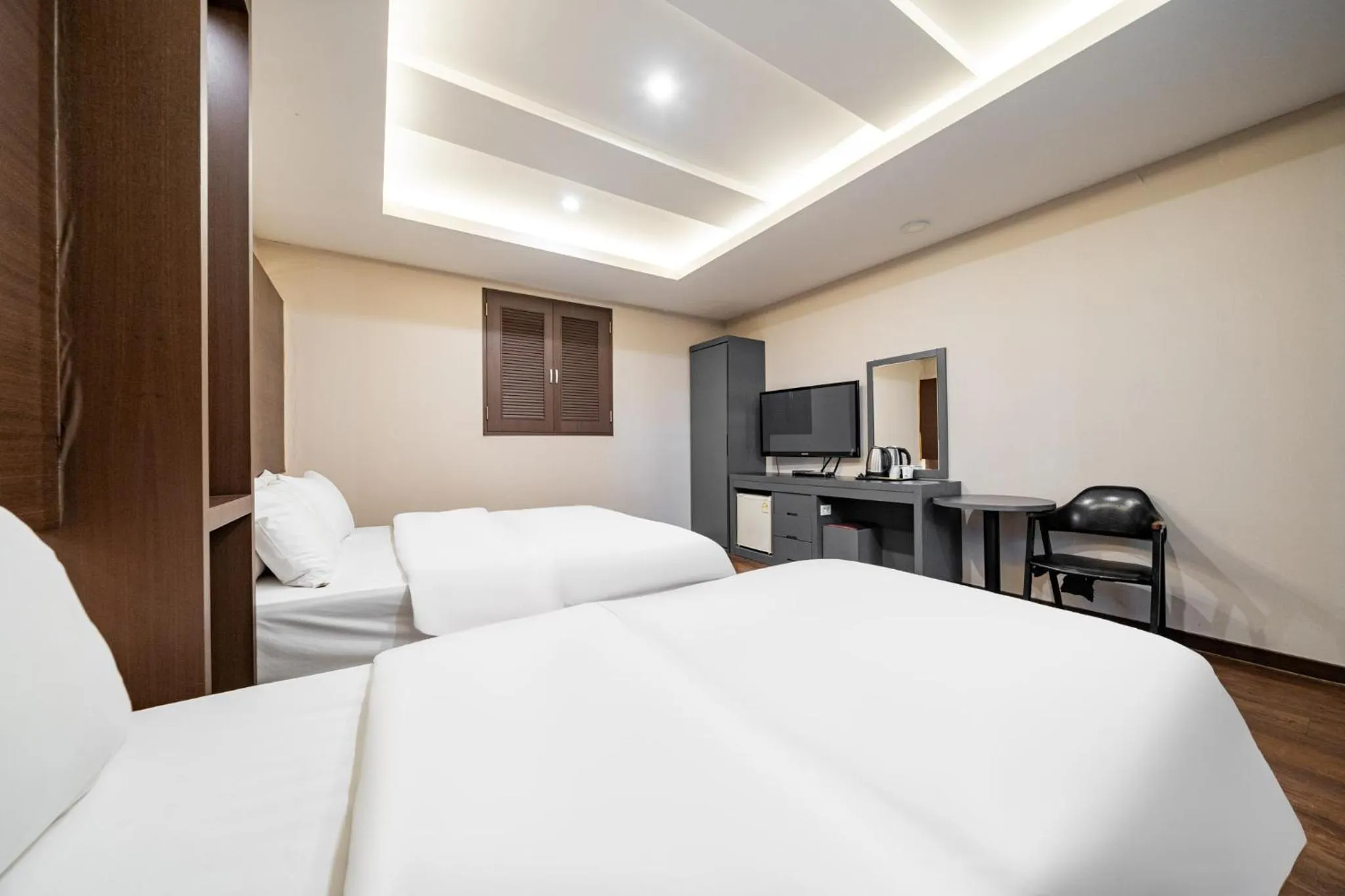 Decorative detail, Bed in incheon Airport Hotel June