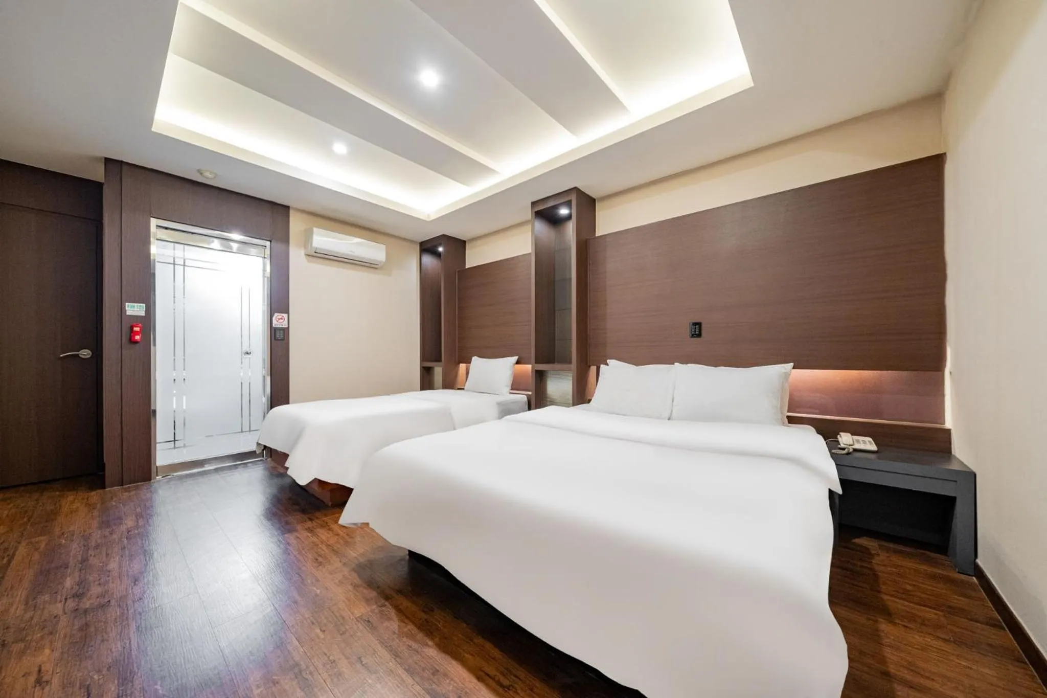 Bed in incheon Airport Hotel June