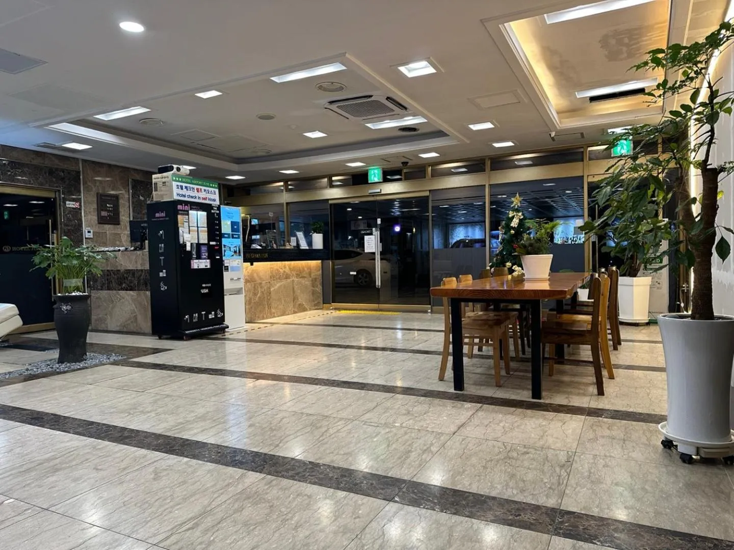 Lobby or reception in incheon Airport Hotel June