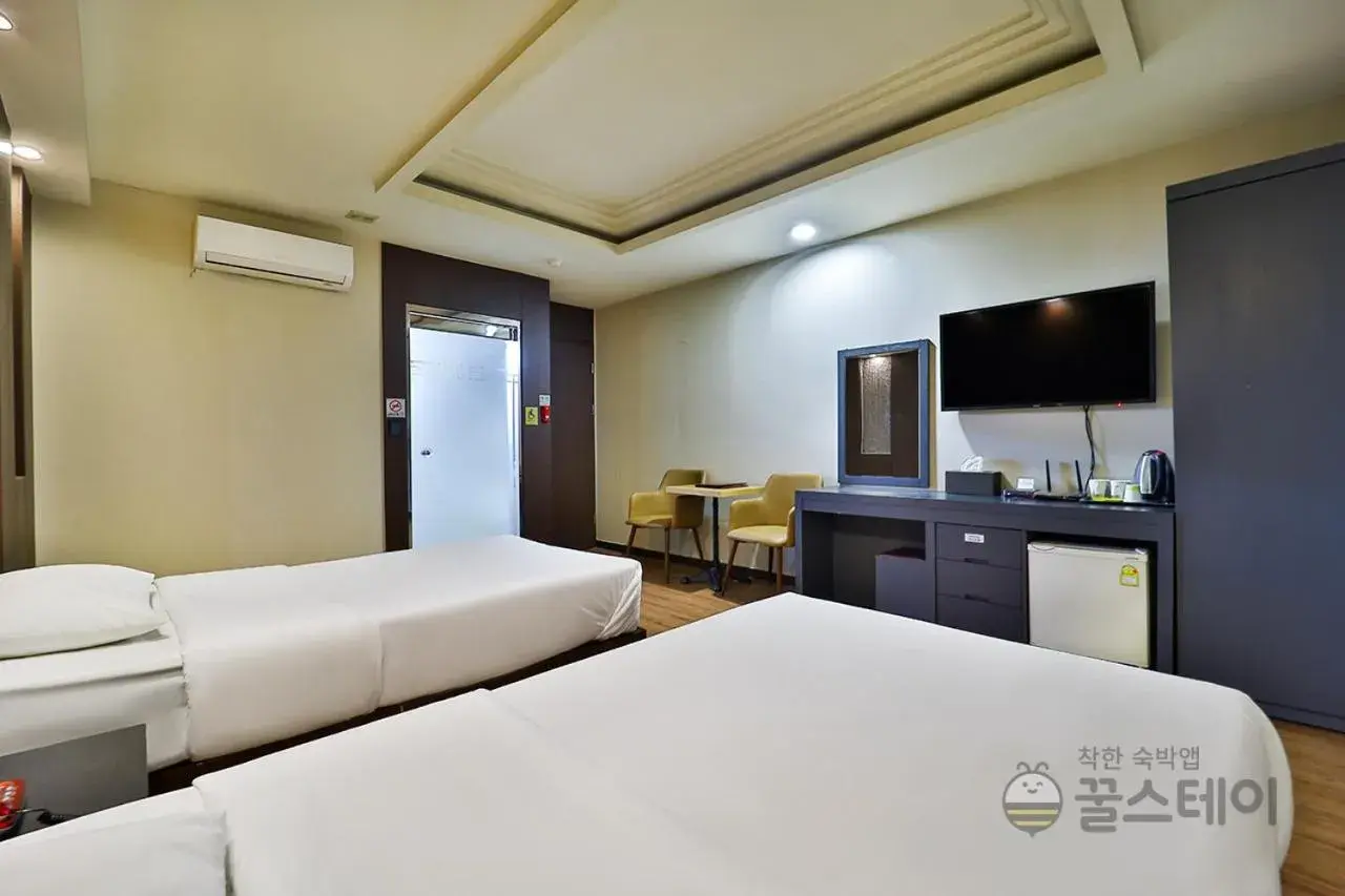 Twin Room in incheon Airport Hotel June Twin Room in incheon Airport Hotel June