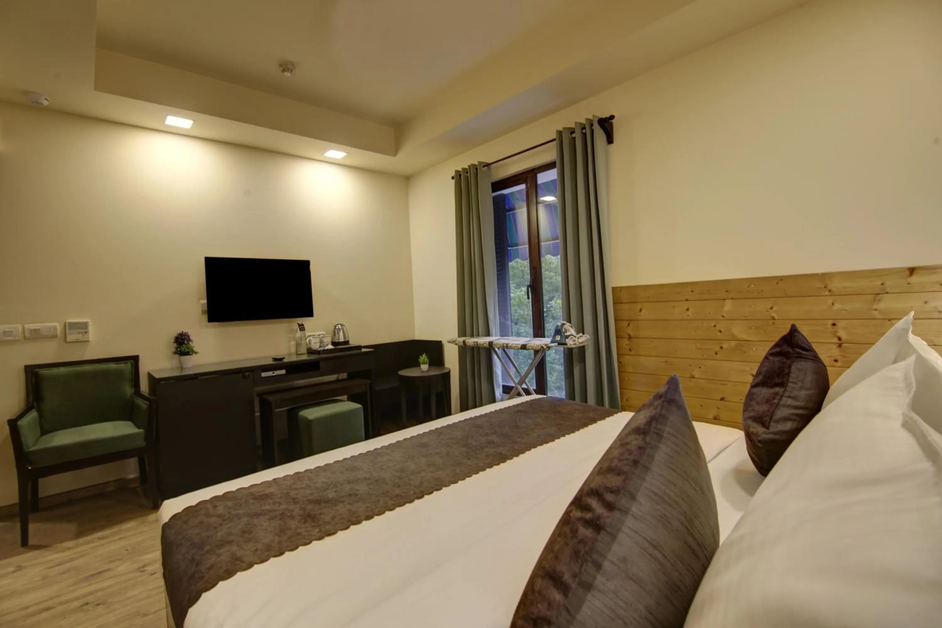 TV and multimedia in Saltstayz Thyme Sukhdev Vihar, New Delhi