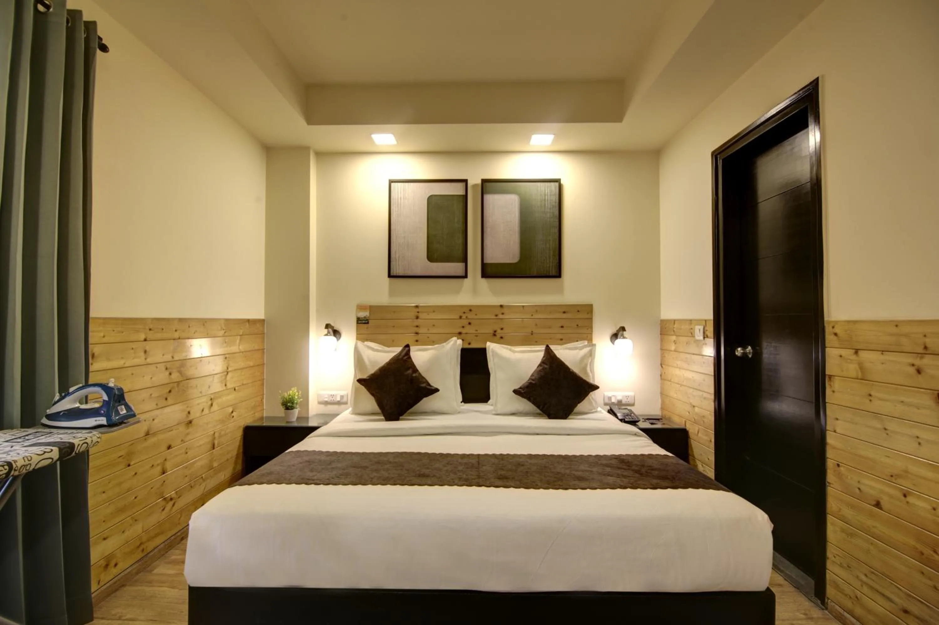 Bed in Saltstayz Thyme Sukhdev Vihar, New Delhi