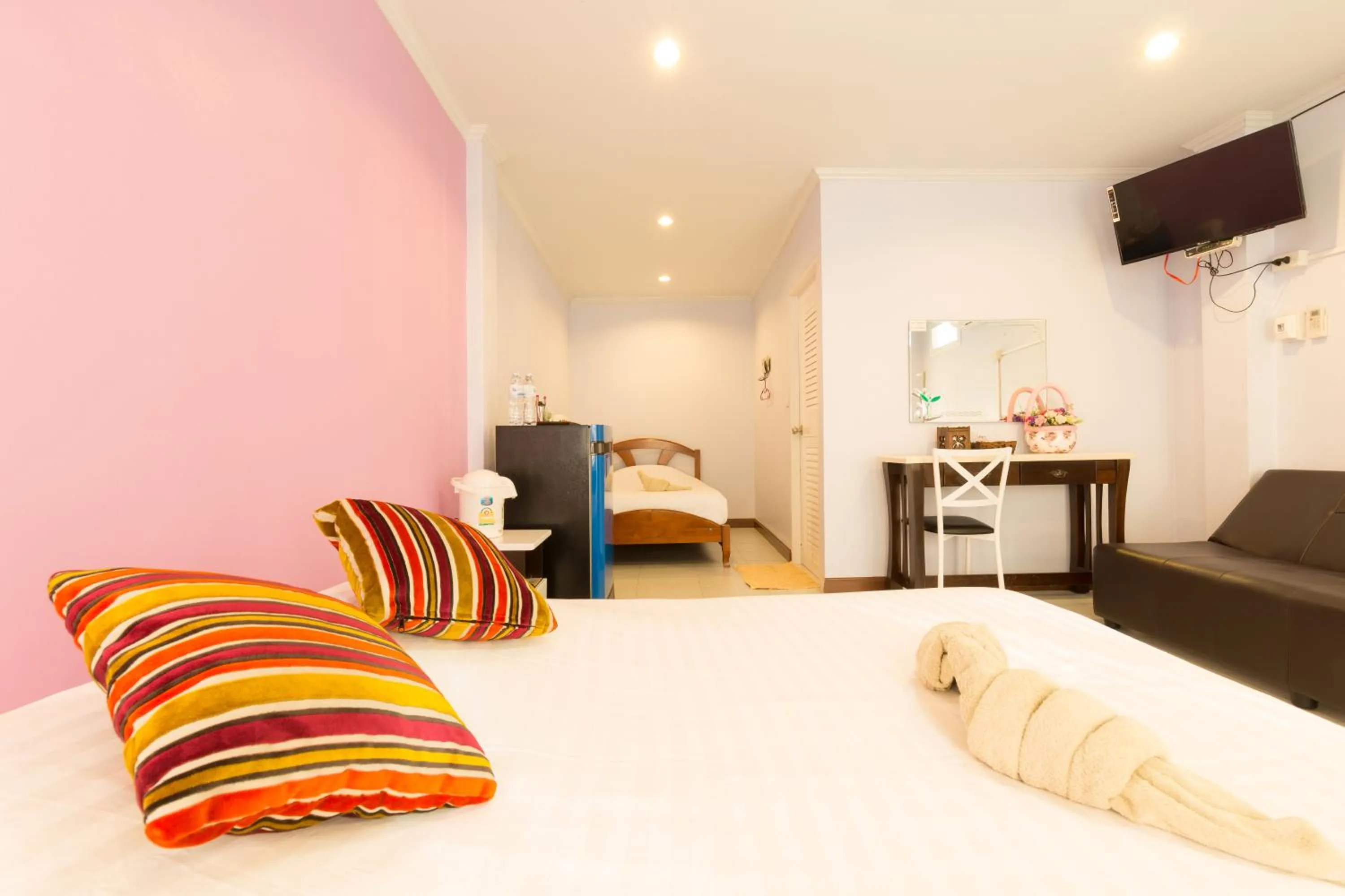 Bed in Mhork Buri Resort