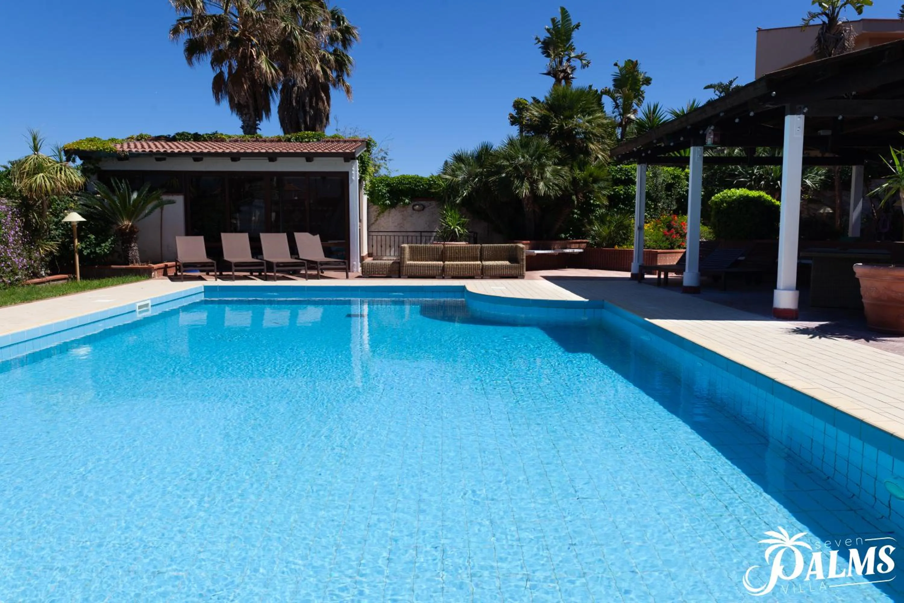 Swimming pool in Villa Seven Palms