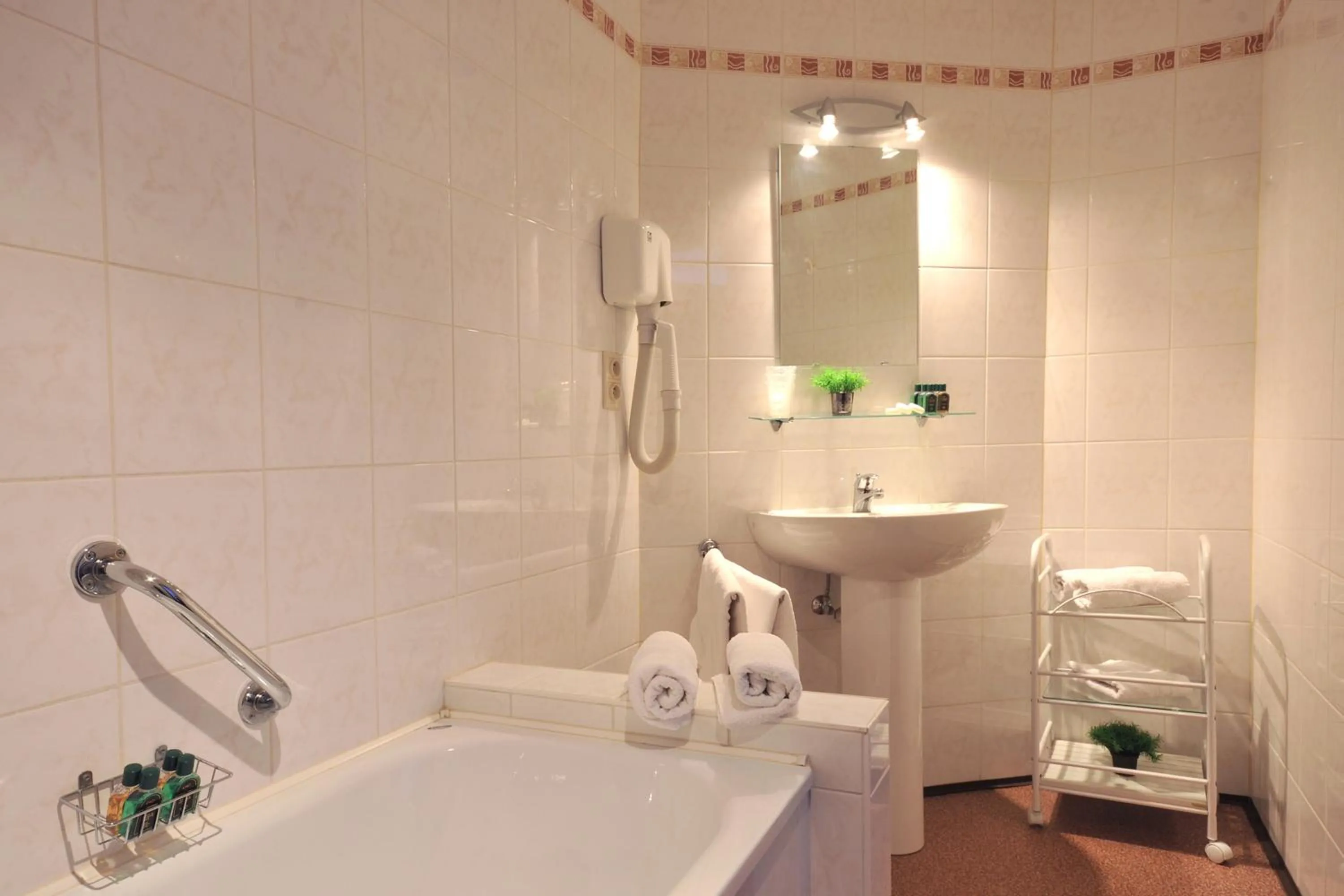 Bathroom in Hôtel du Perron