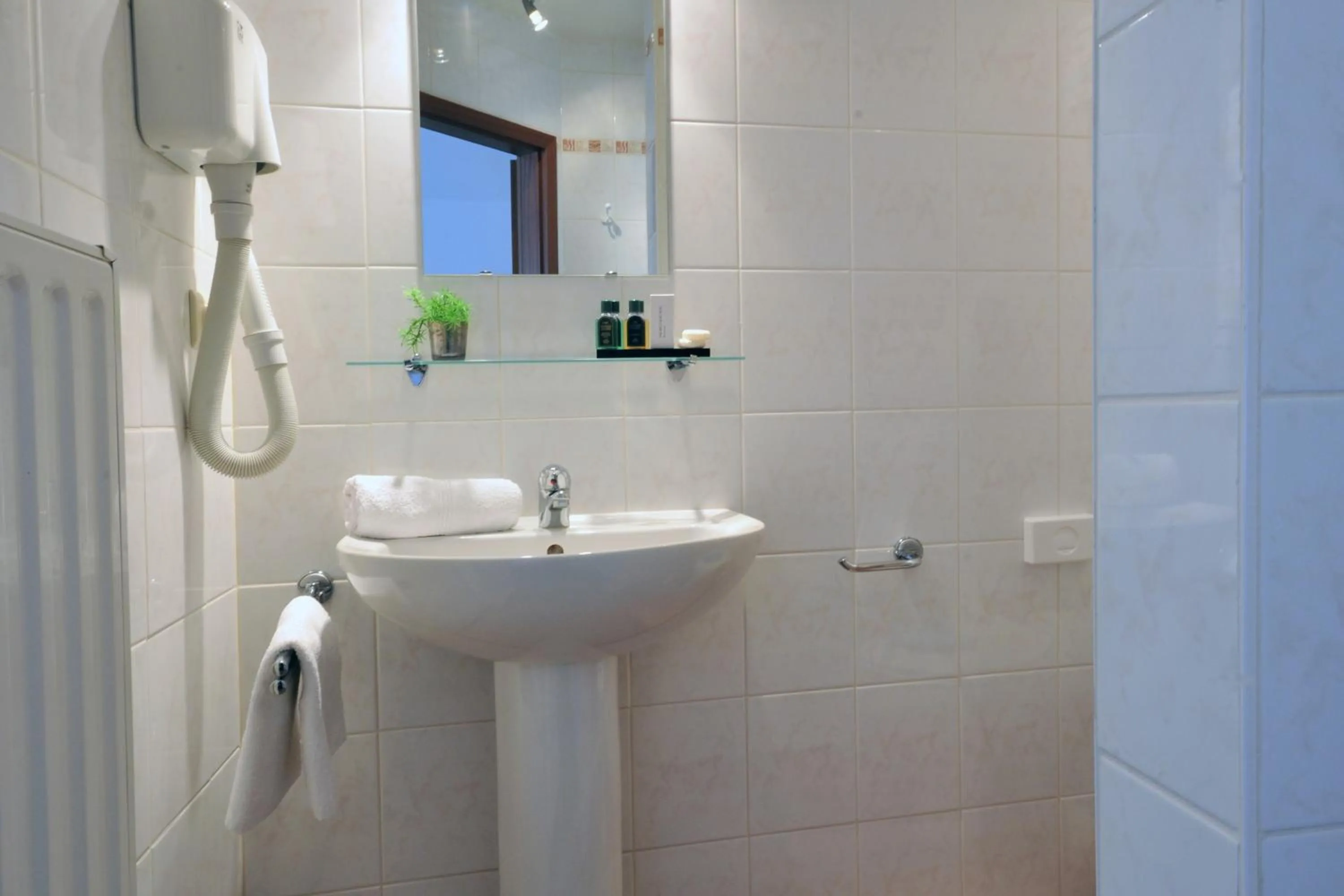 Bathroom in Hôtel du Perron