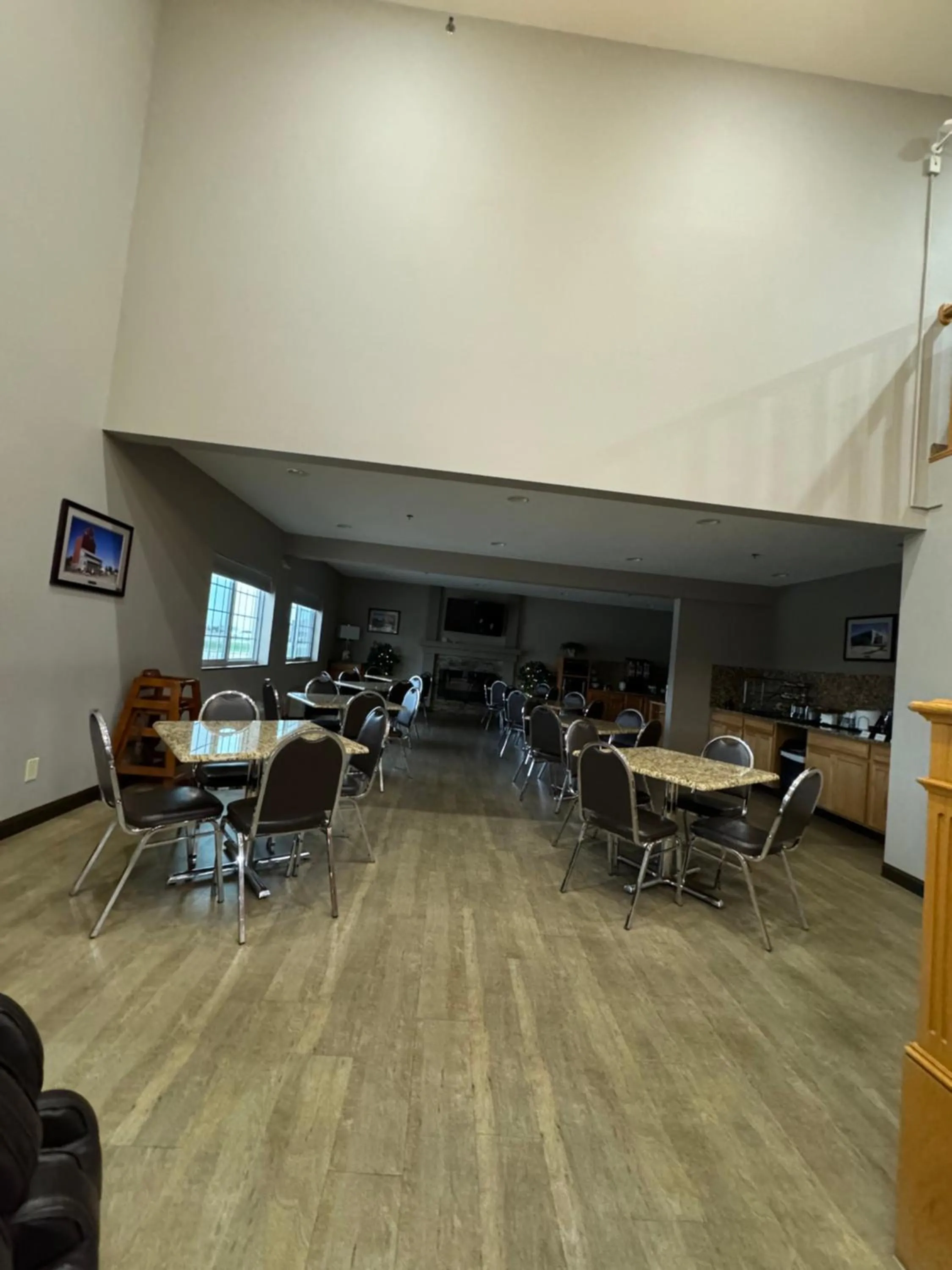 Breakfast in Garner INN & Suites