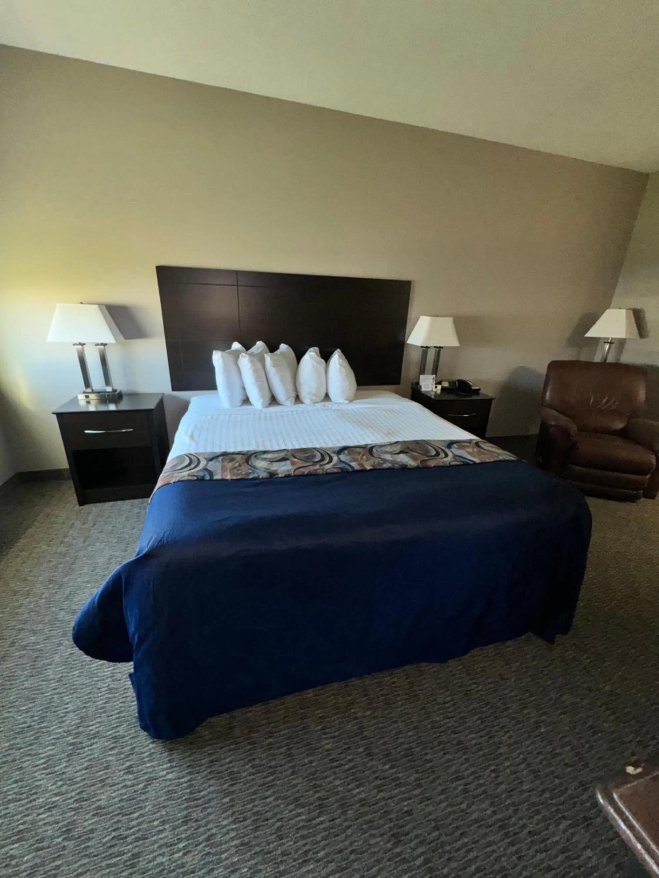 Bed in Garner INN & Suites