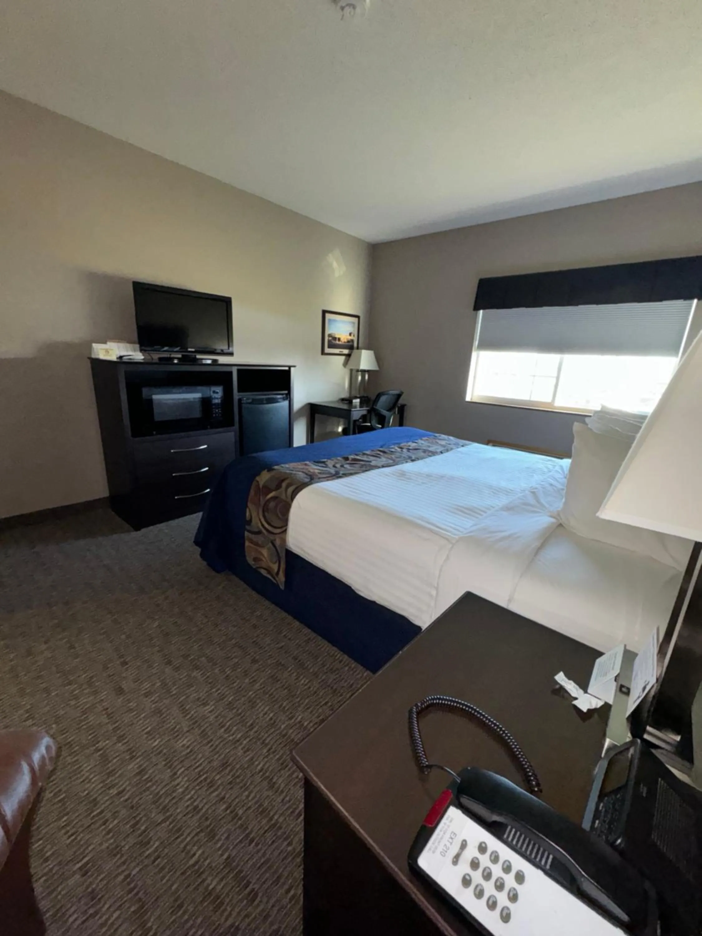 Bed in Garner INN & Suites