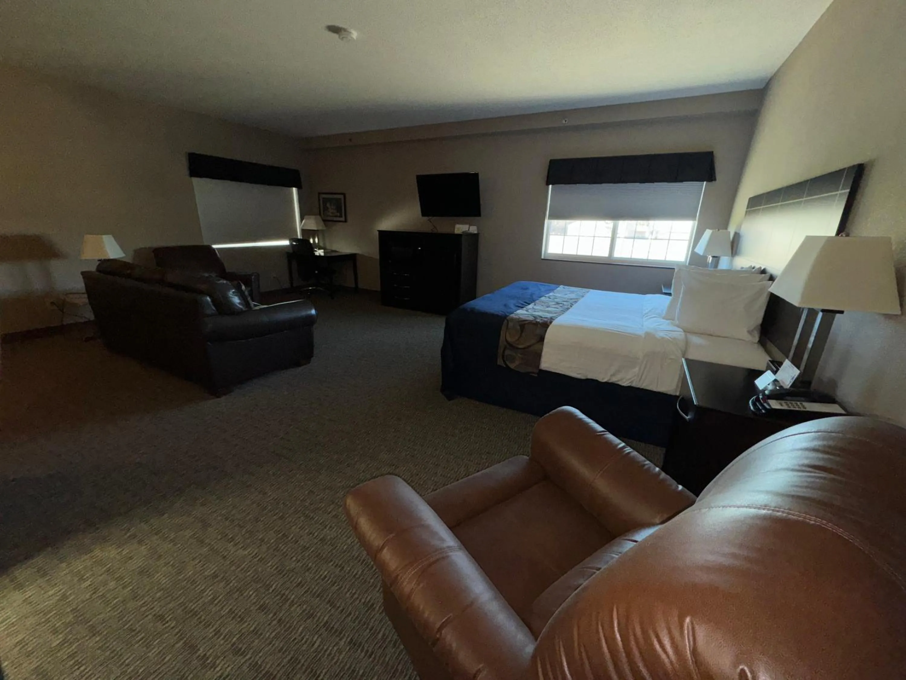 Bed in Garner INN & Suites