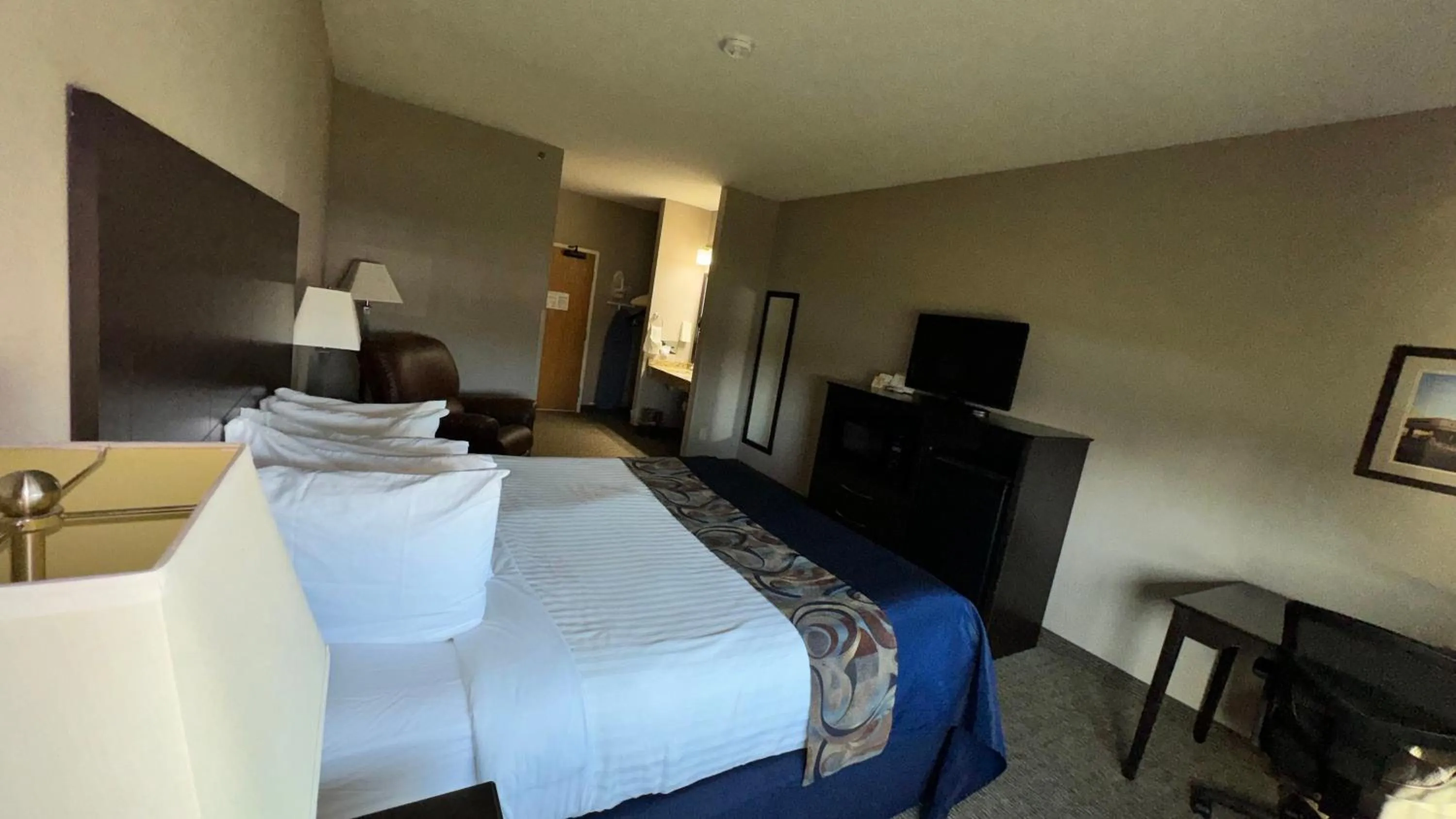 Bed in Garner INN & Suites