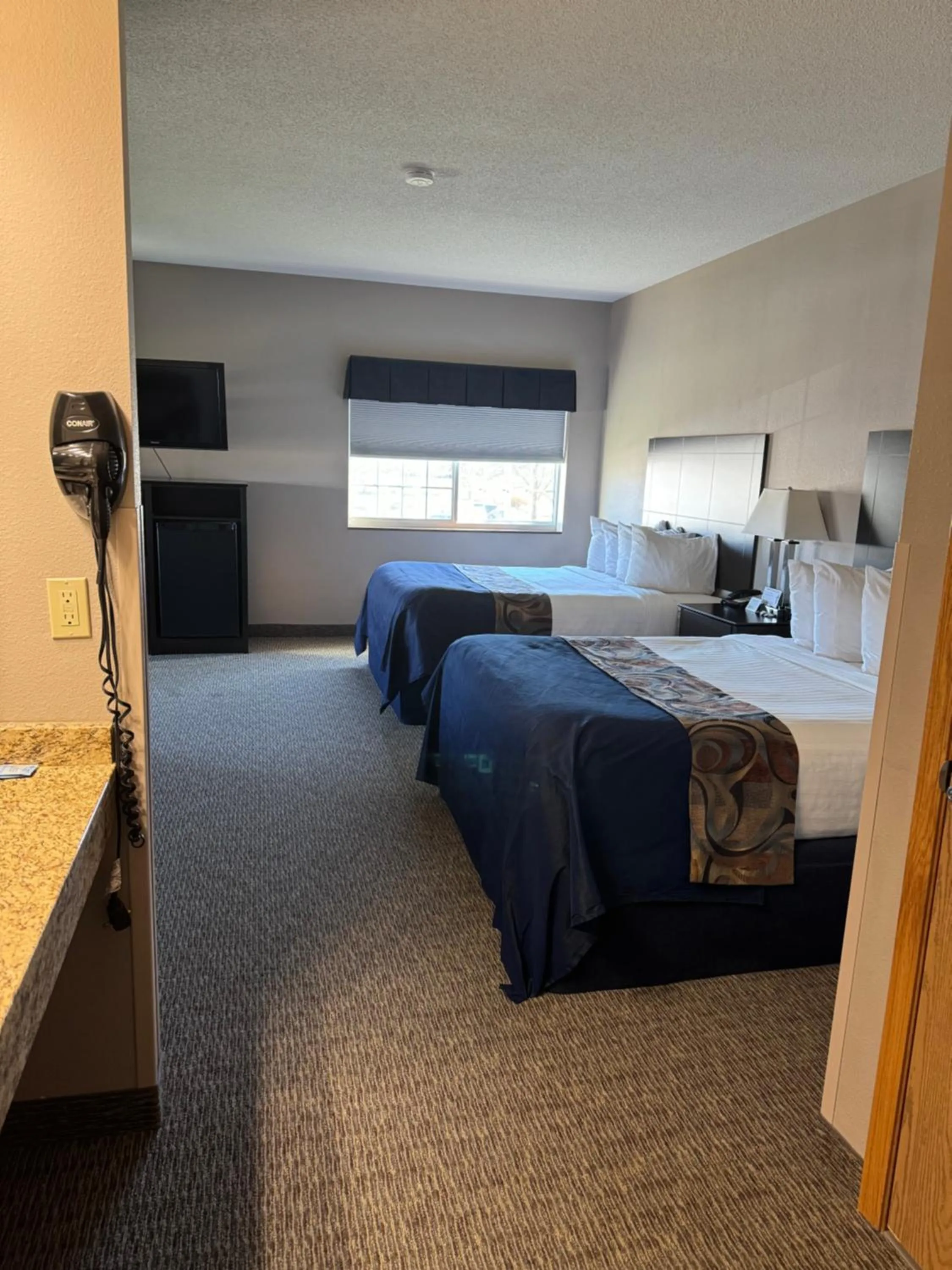 Bed in Garner INN & Suites