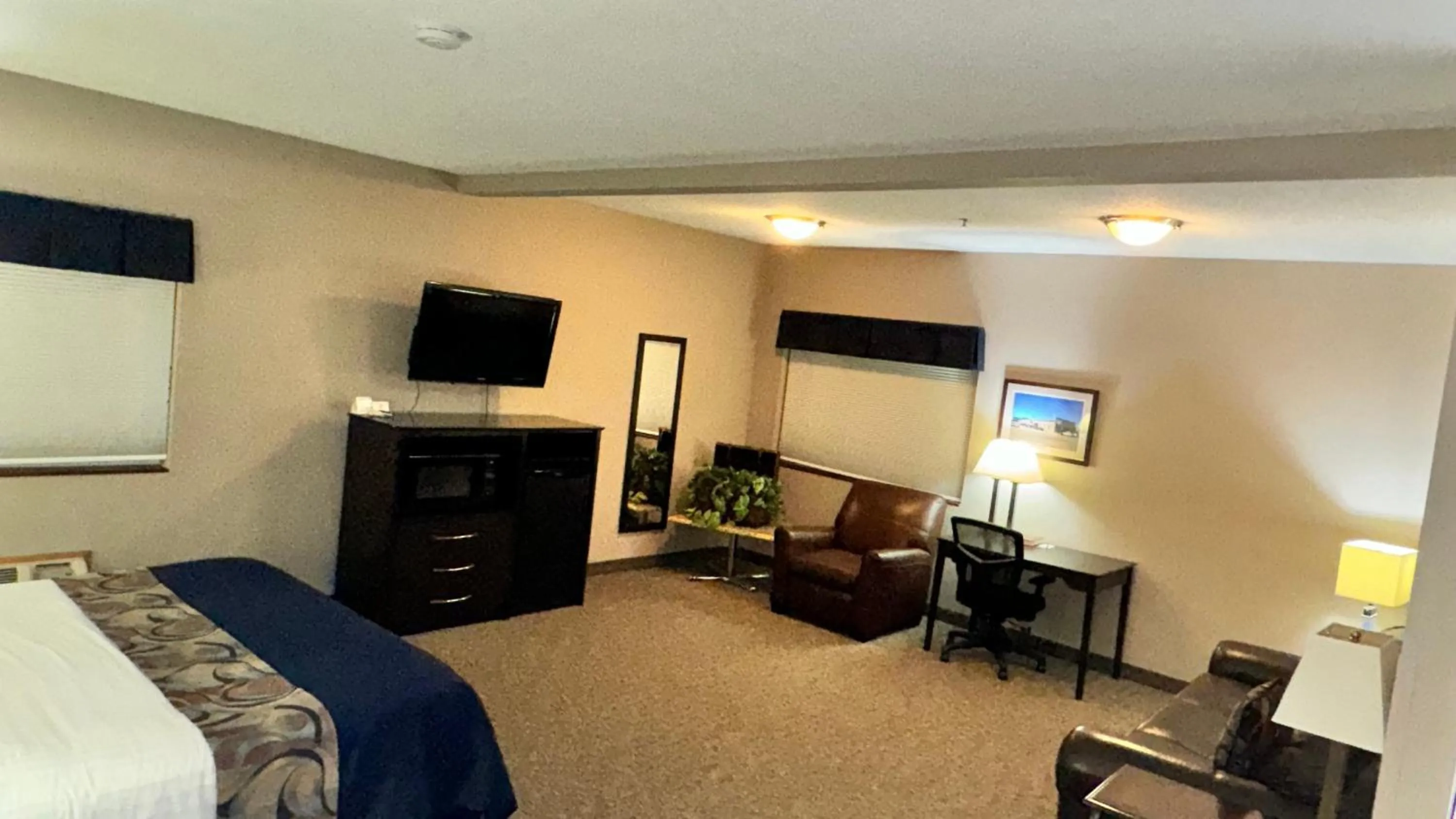 Bed in Garner INN & Suites