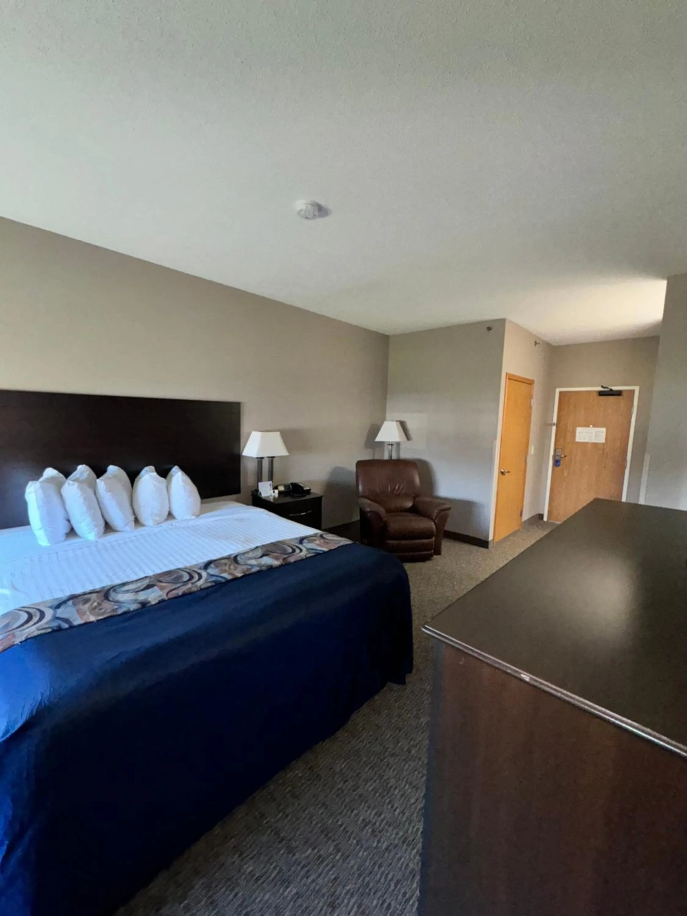 Bed in Garner INN & Suites