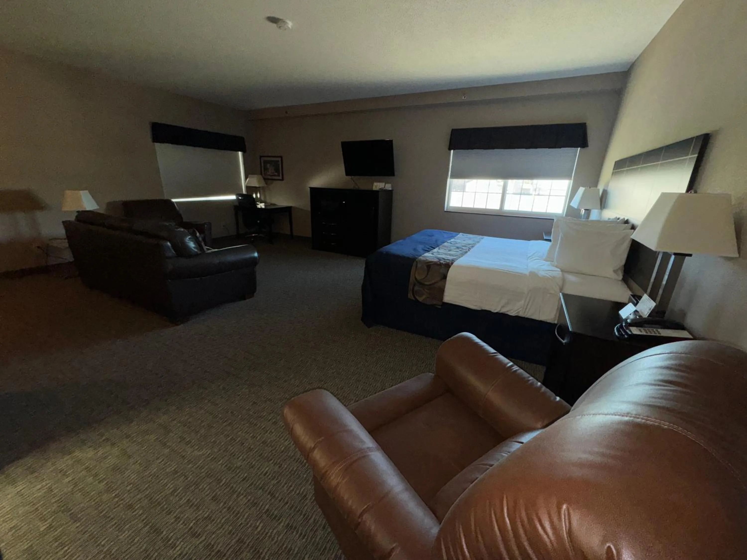 Bed in Garner INN & Suites