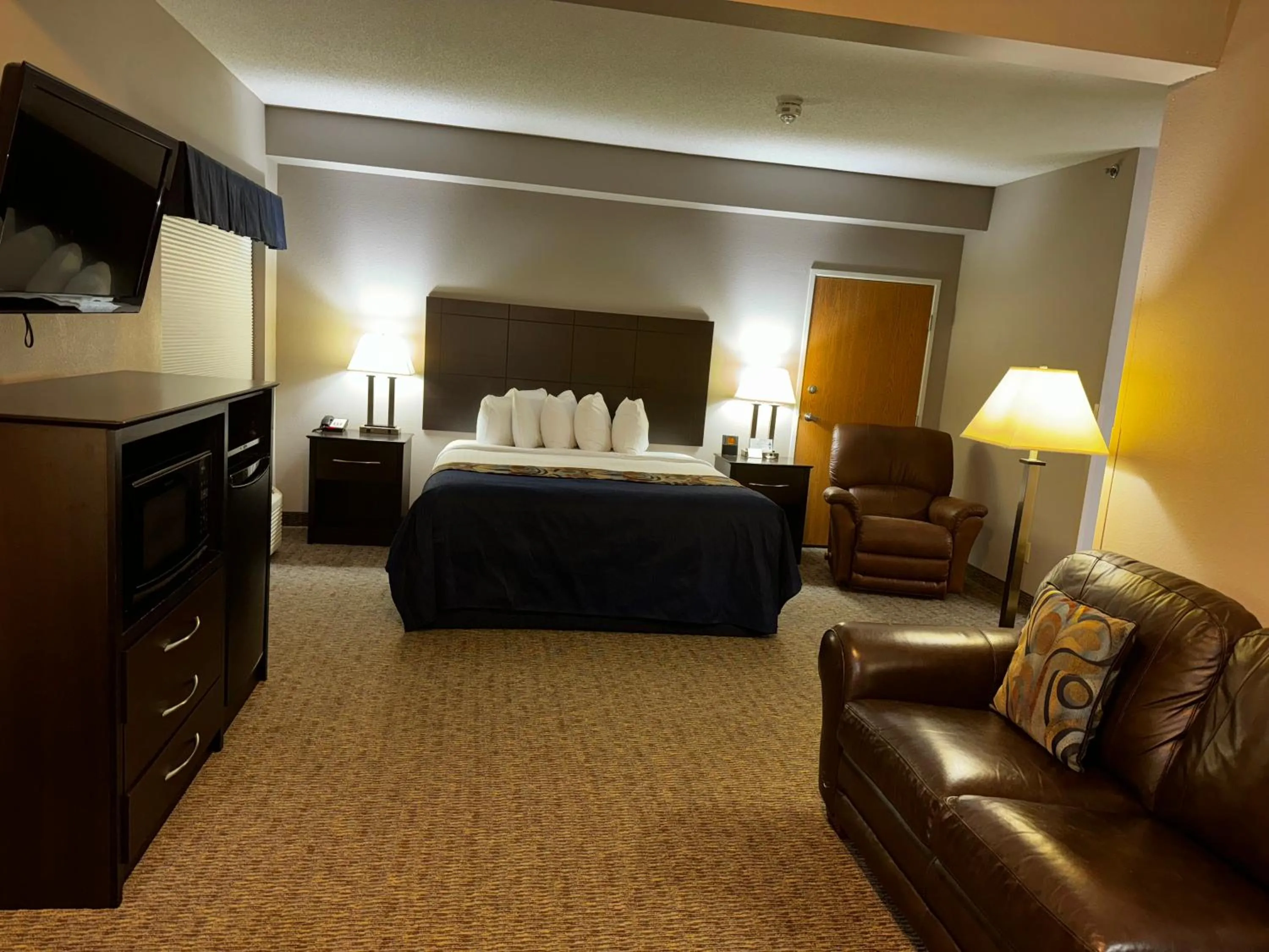 Bed in Garner INN & Suites